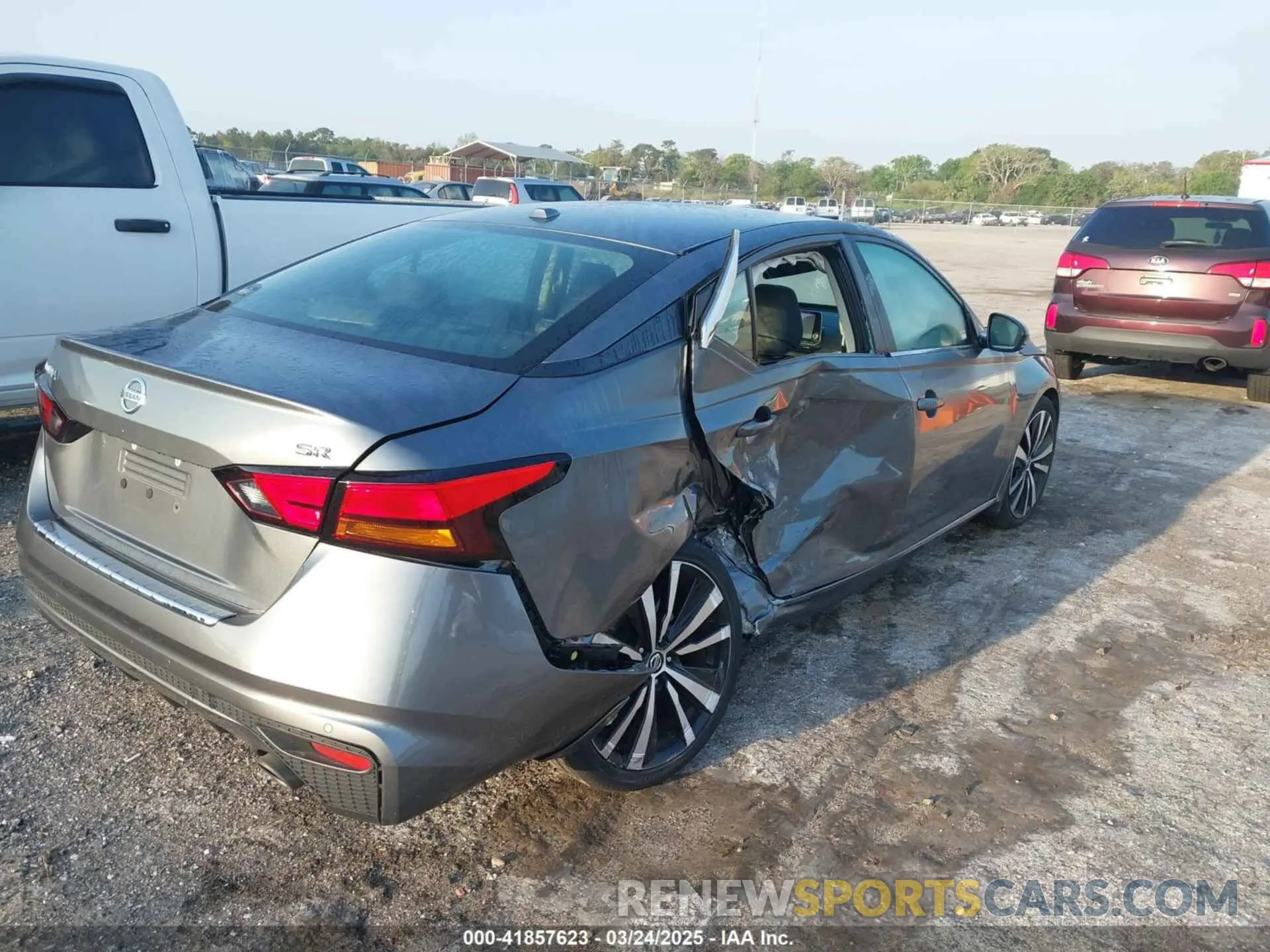 4 Фотография поврежденного автомобиля 1N4BL4CV4LC260151 NISSAN ALTIMA 2020