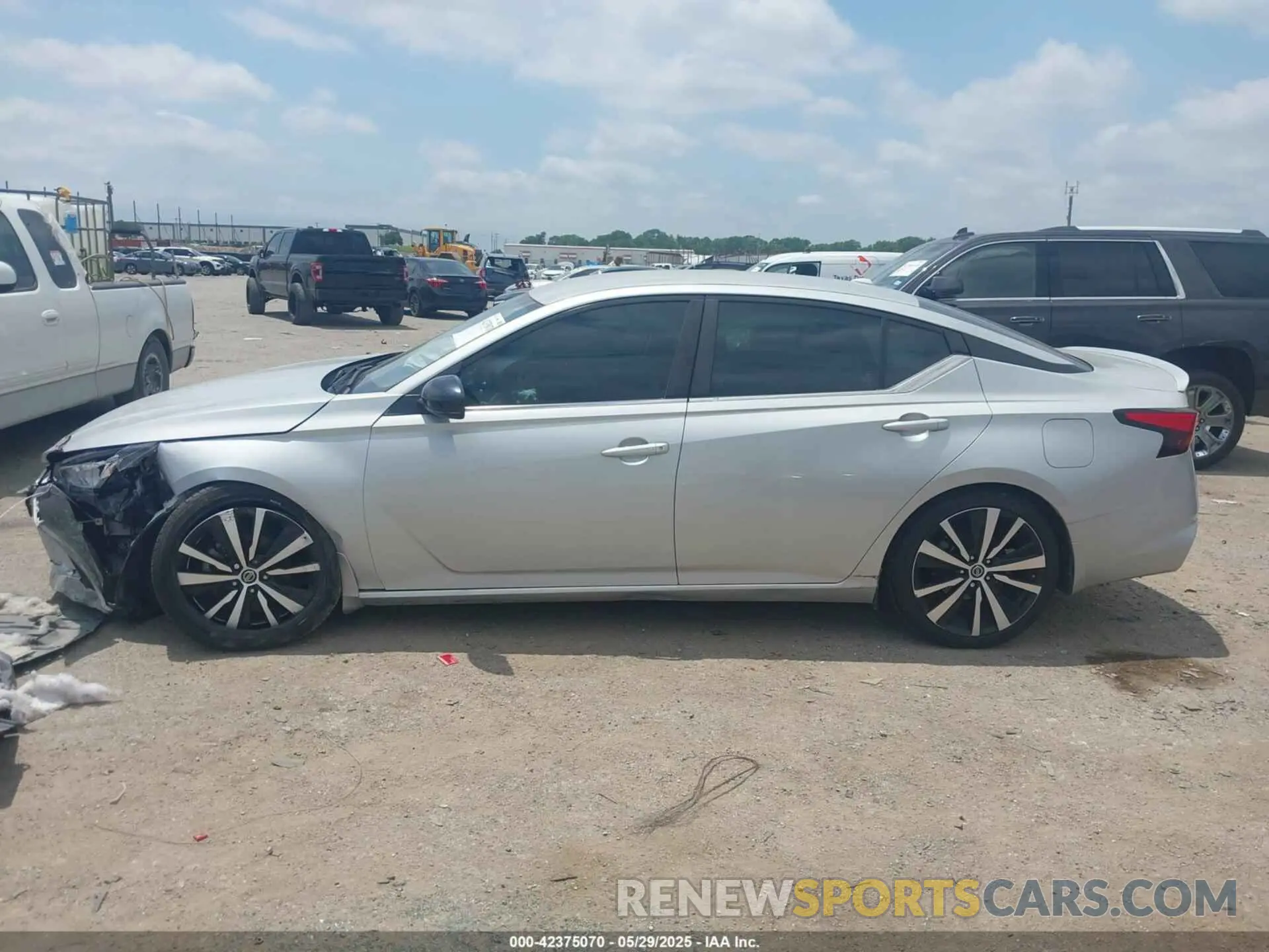 15 Photograph of a damaged car 1N4BL4CV4LC276608 NISSAN ALTIMA 2020