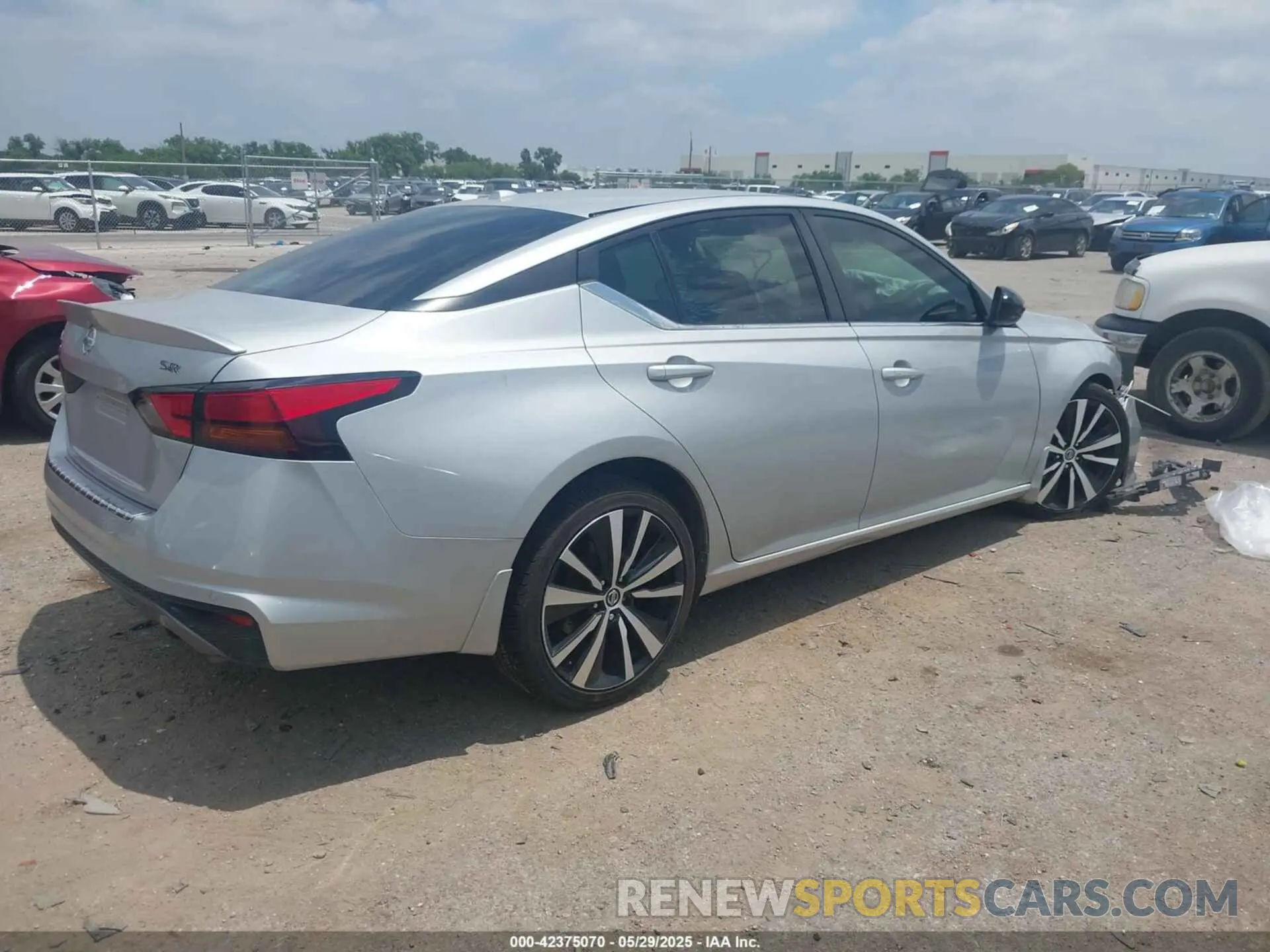 4 Photograph of a damaged car 1N4BL4CV4LC276608 NISSAN ALTIMA 2020