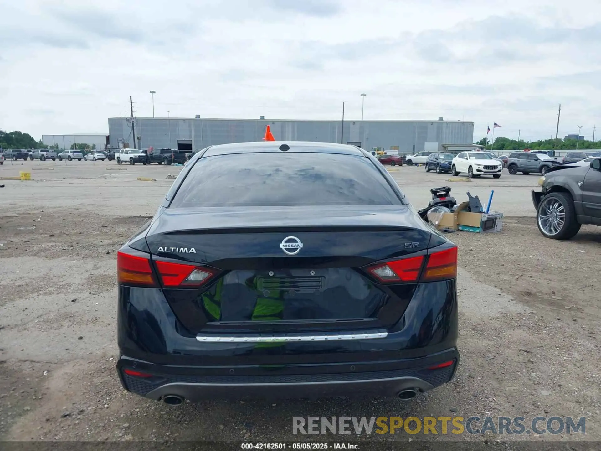 17 Photograph of a damaged car 1N4BL4CV5LN312343 NISSAN ALTIMA 2020