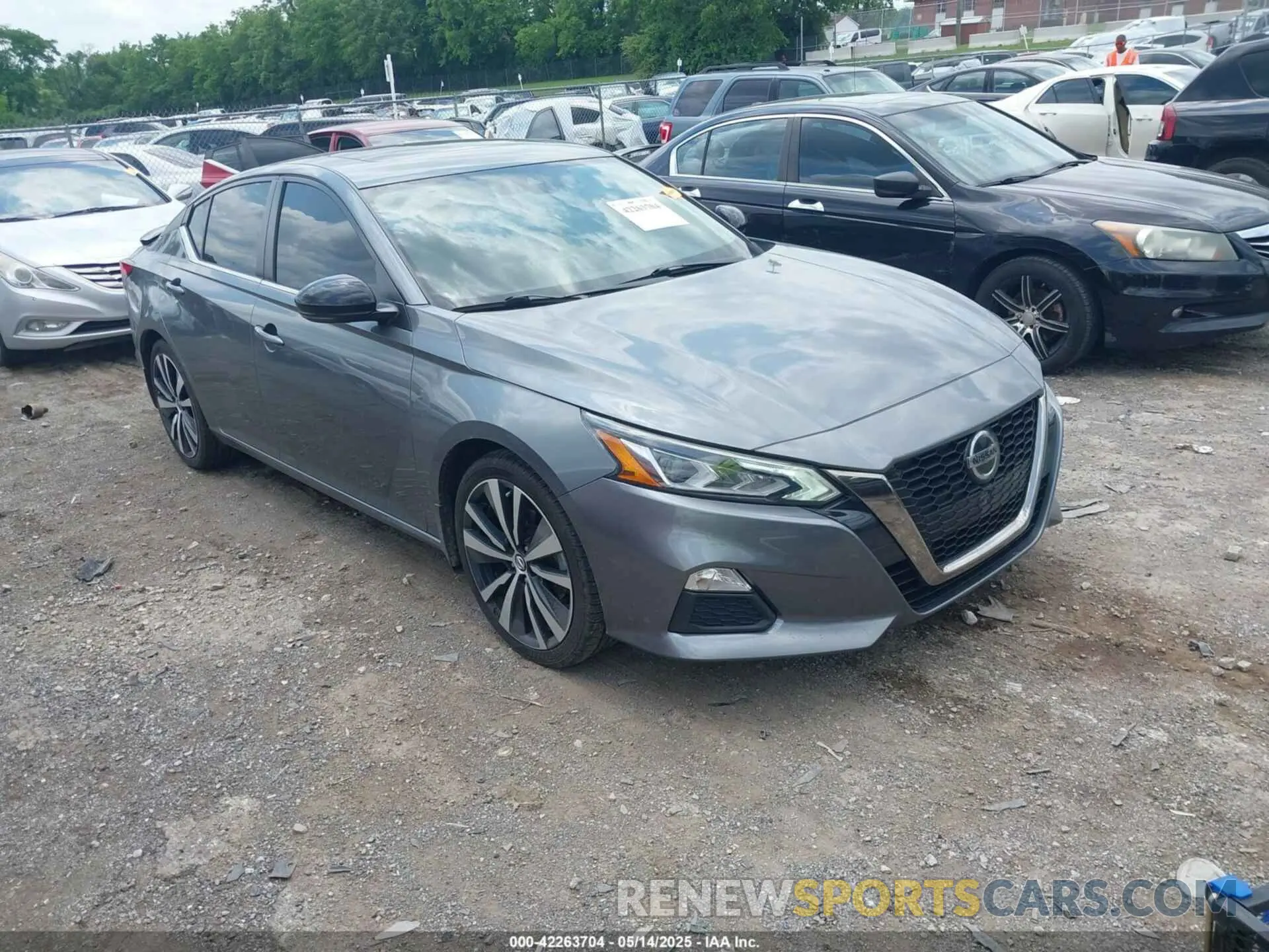 1 Photograph of a damaged car 1N4BL4CV6LC112163 NISSAN ALTIMA 2020