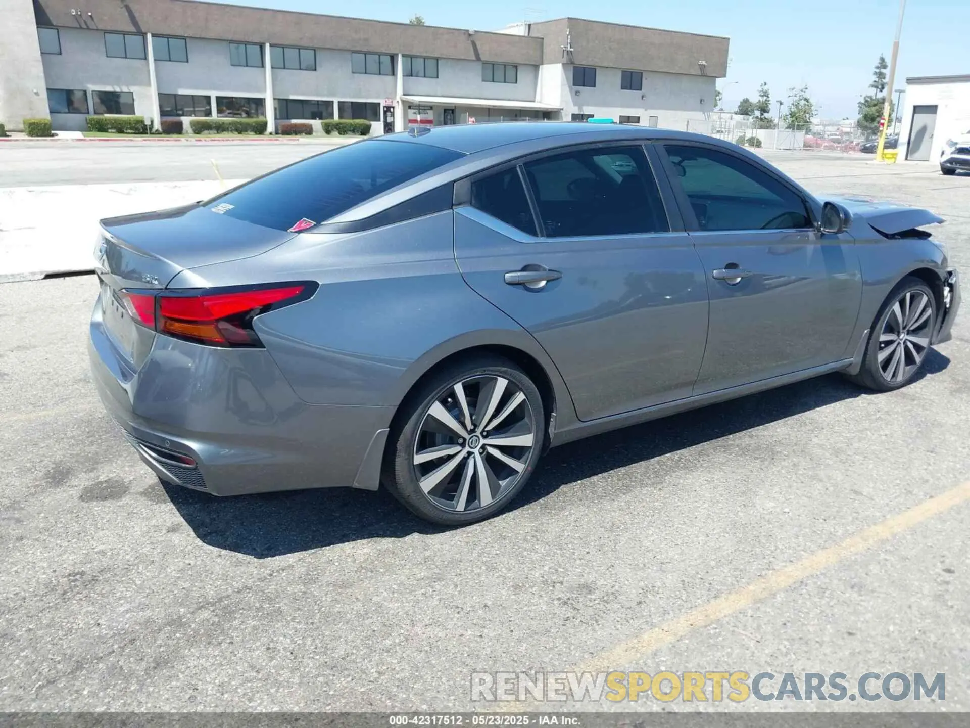 4 Photograph of a damaged car 1N4BL4CV6LC171116 NISSAN ALTIMA 2020