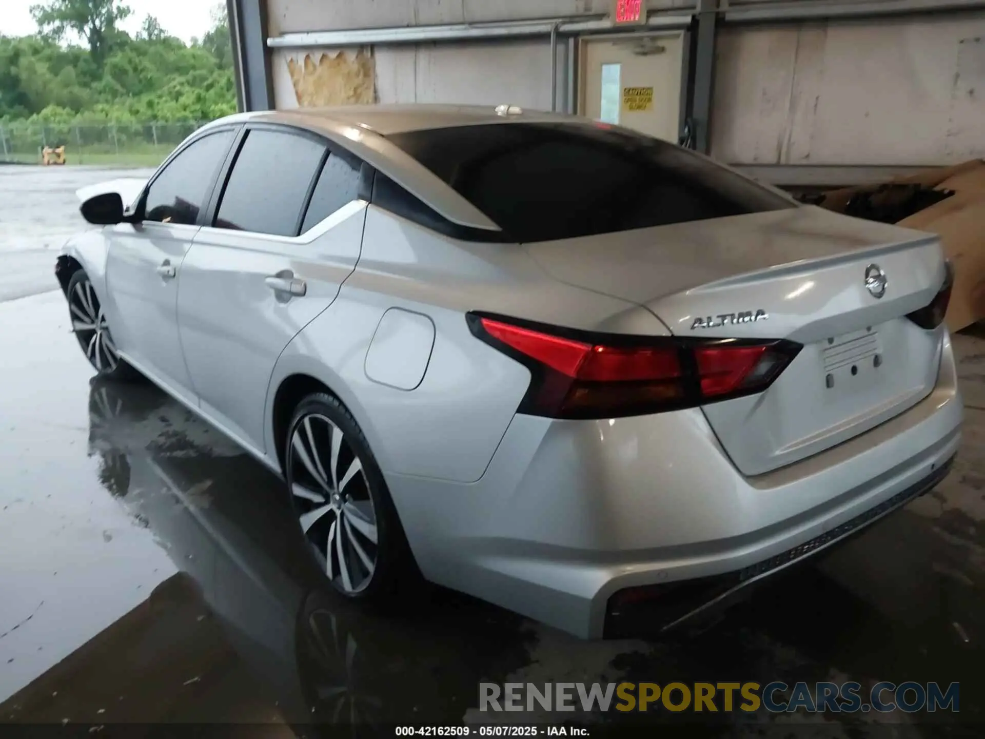 3 Photograph of a damaged car 1N4BL4CV7LC132017 NISSAN ALTIMA 2020