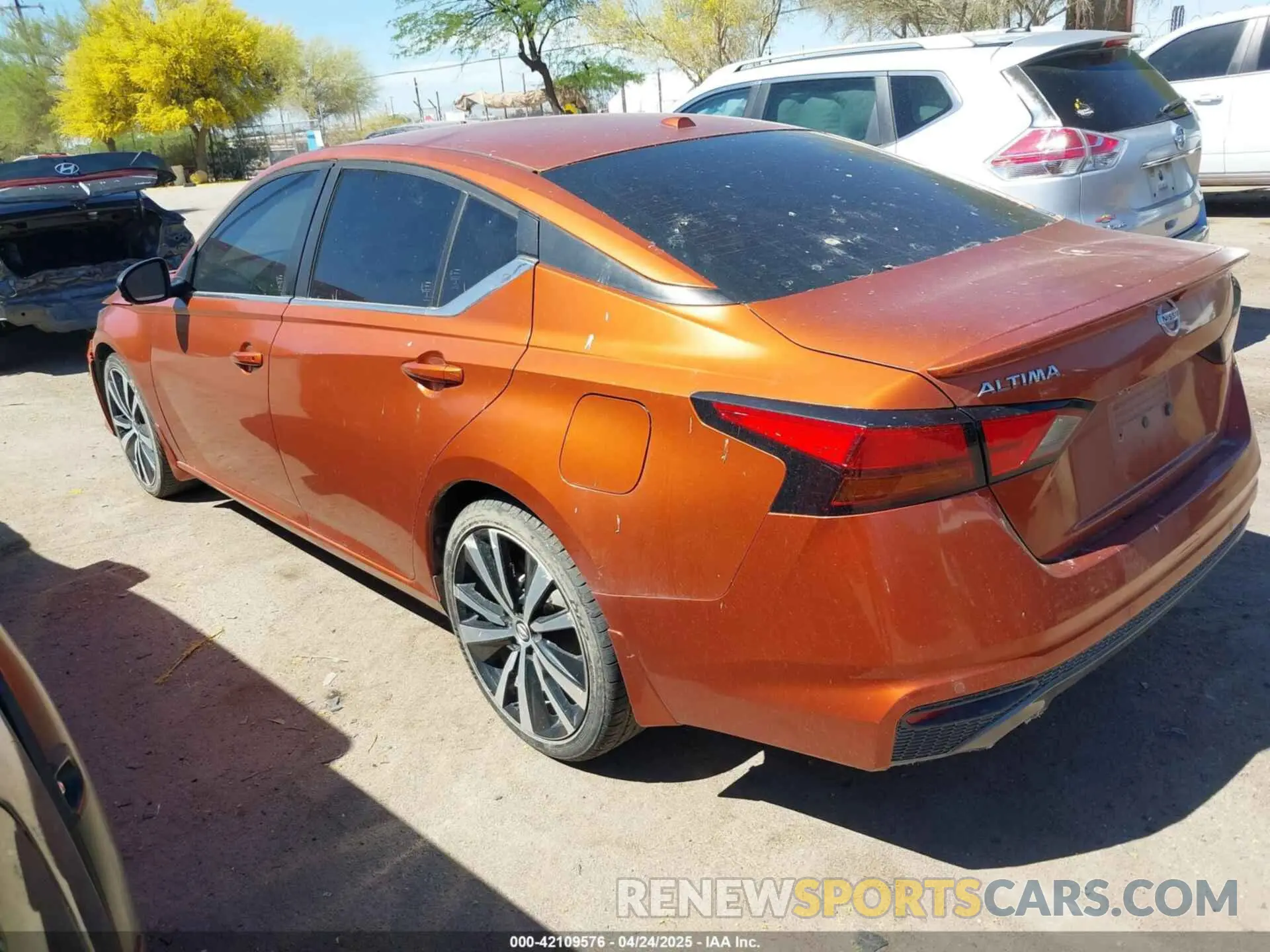 3 Photograph of a damaged car 1N4BL4CV8LC138070 NISSAN ALTIMA 2020