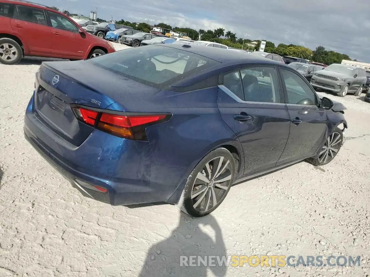 3 Photograph of a damaged car 1N4BL4CV8LC232451 NISSAN ALTIMA 2020