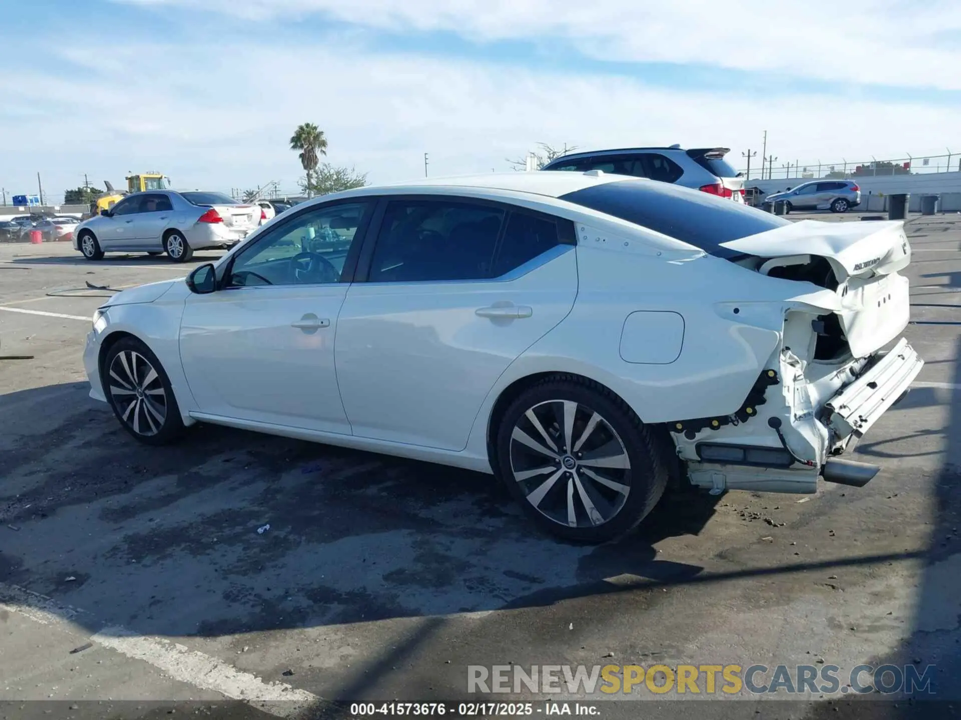 15 Photograph of a damaged car 1N4BL4CV9LN313690 NISSAN ALTIMA 2020