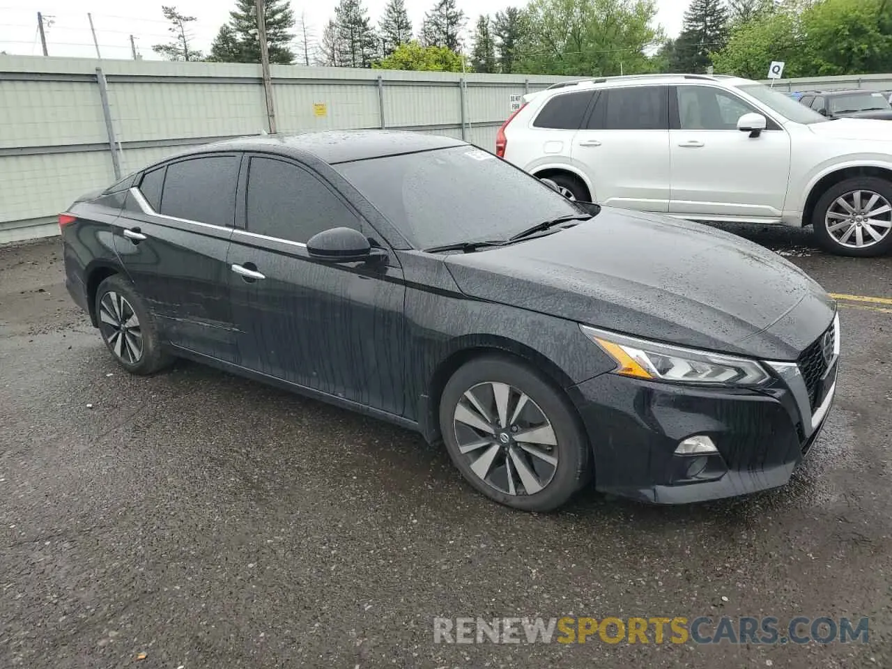 4 Photograph of a damaged car 1N4BL4DV0LC176150 NISSAN ALTIMA 2020