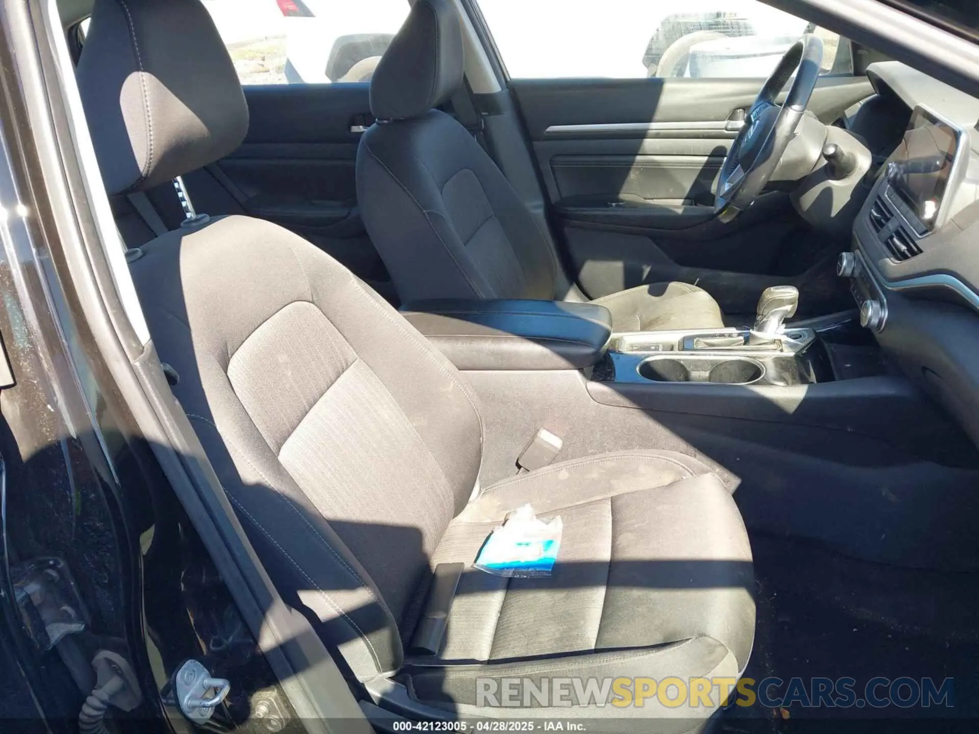 5 Photograph of a damaged car 1N4BL4DW5LN300300 NISSAN ALTIMA 2020