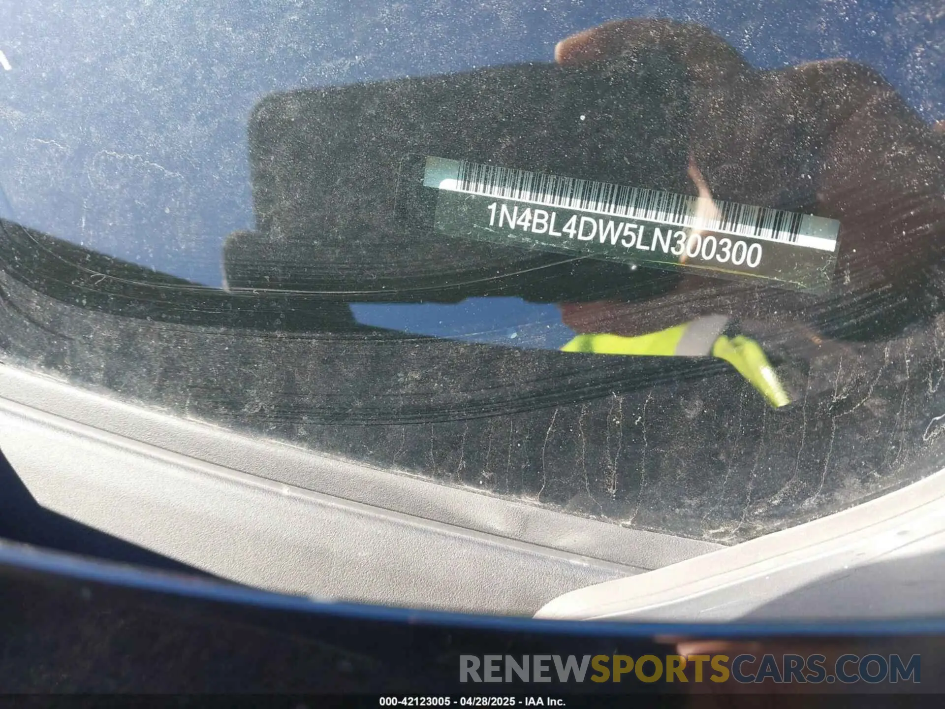 9 Photograph of a damaged car 1N4BL4DW5LN300300 NISSAN ALTIMA 2020