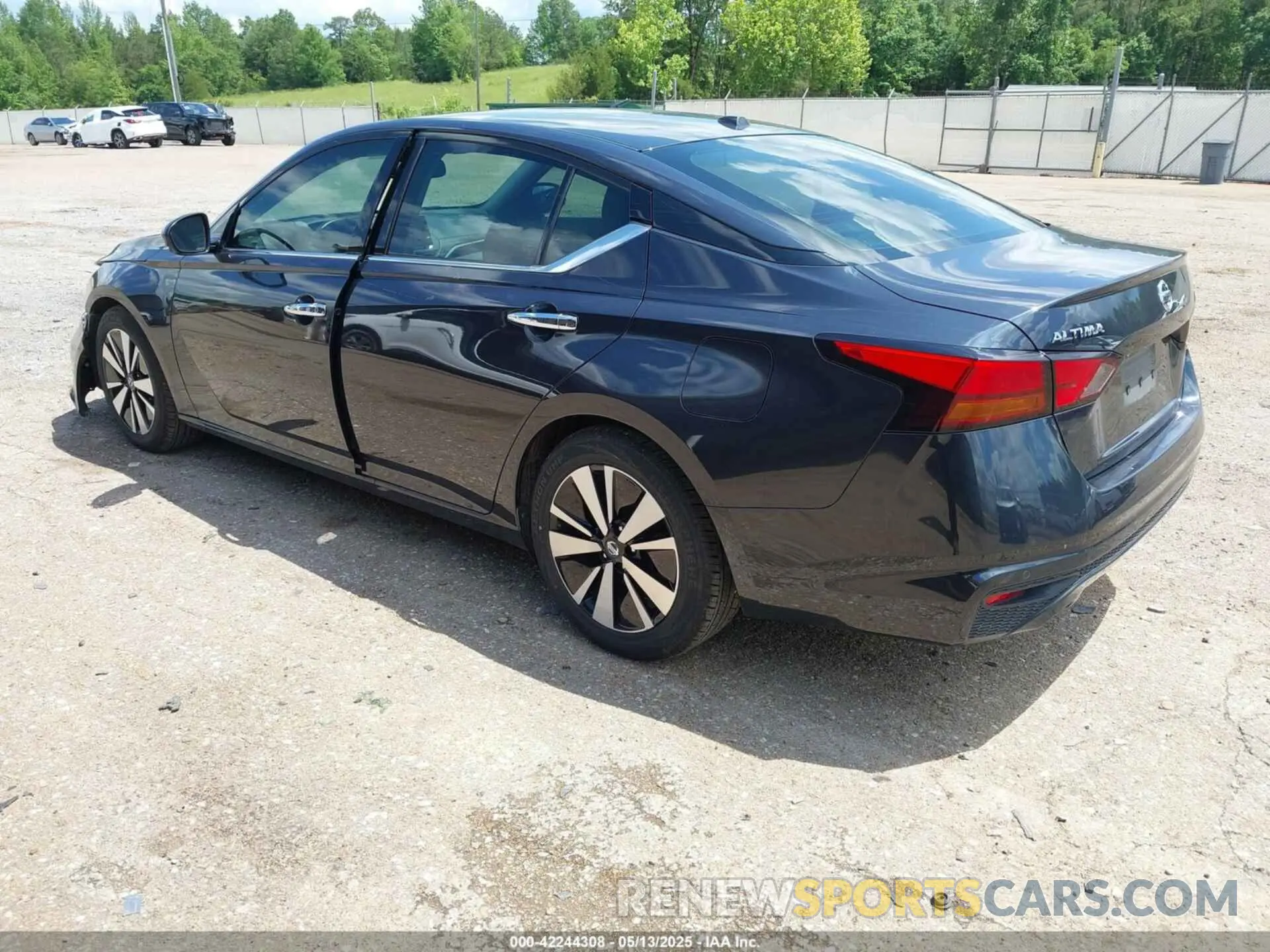 3 Photograph of a damaged car 1N4BL4EV1LC141566 NISSAN ALTIMA 2020