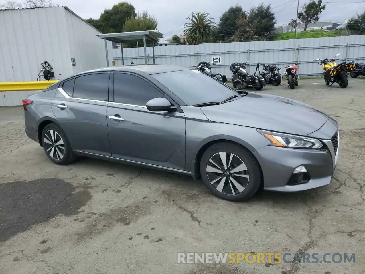 4 Photograph of a damaged car 1N4BL4EV1LC187124 NISSAN ALTIMA 2020