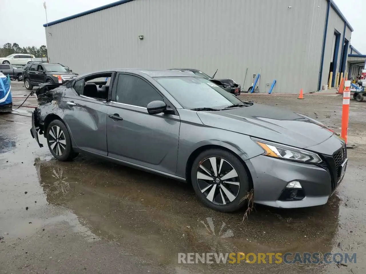 4 Photograph of a damaged car 1N4BL4EV2LC153970 NISSAN ALTIMA 2020