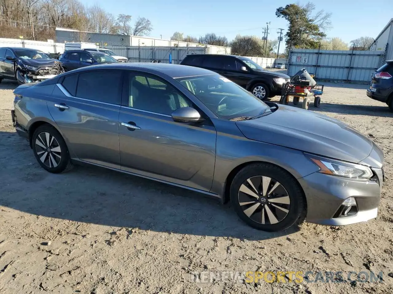 4 Photograph of a damaged car 1N4BL4EV5LC281765 NISSAN ALTIMA 2020