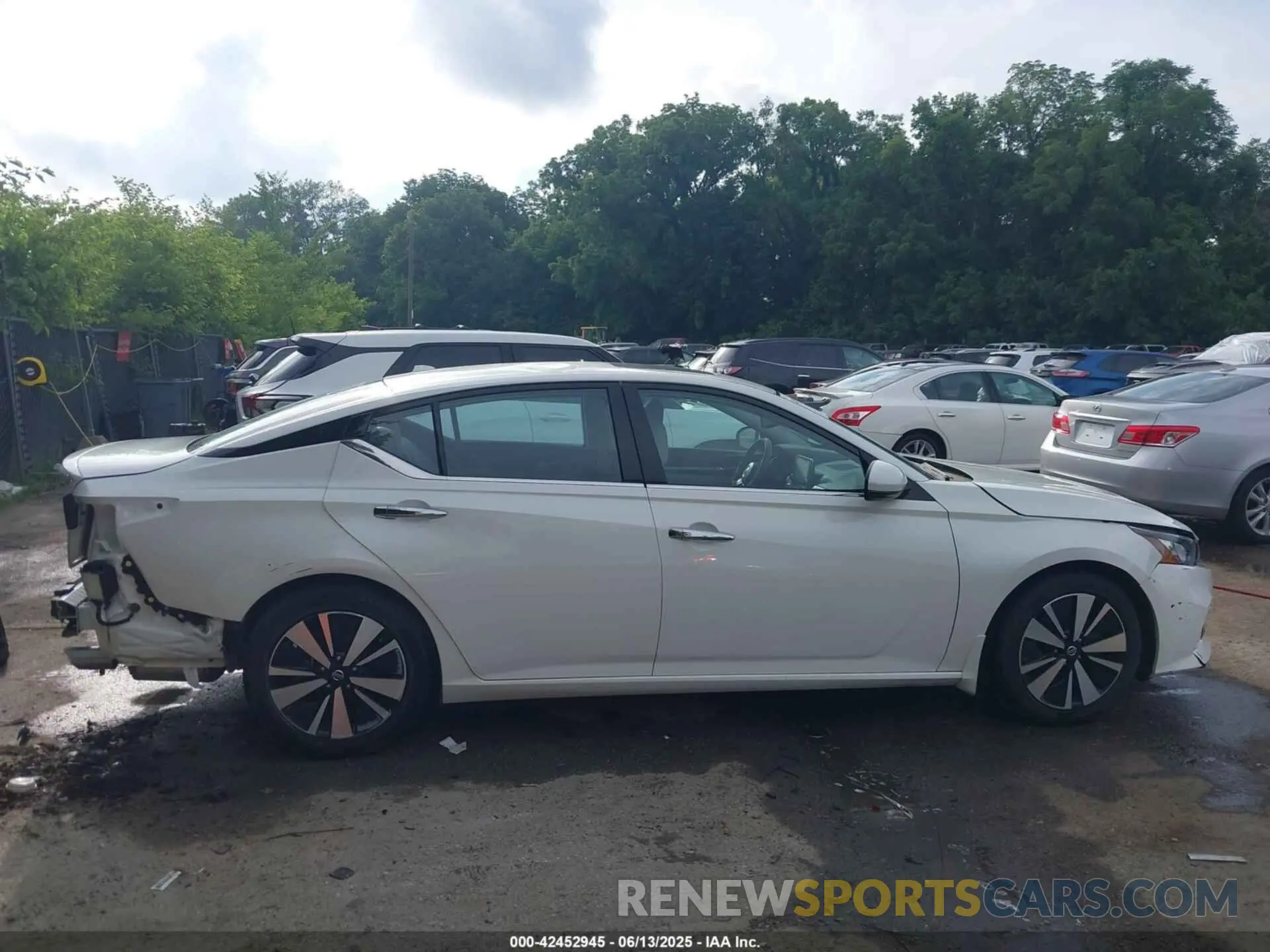14 Photograph of a damaged car 1N4BL4EV9LN323021 NISSAN ALTIMA 2020