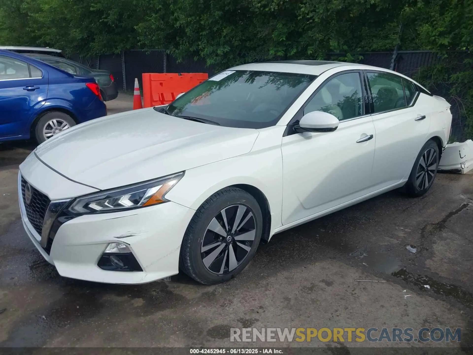 2 Photograph of a damaged car 1N4BL4EV9LN323021 NISSAN ALTIMA 2020
