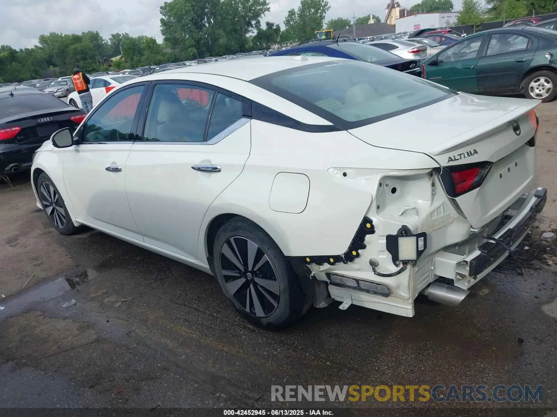 3 Photograph of a damaged car 1N4BL4EV9LN323021 NISSAN ALTIMA 2020