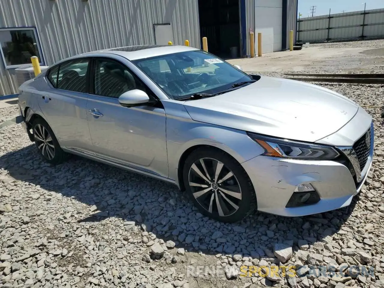 4 Photograph of a damaged car 1N4BL4FW5LC169622 NISSAN ALTIMA 2020