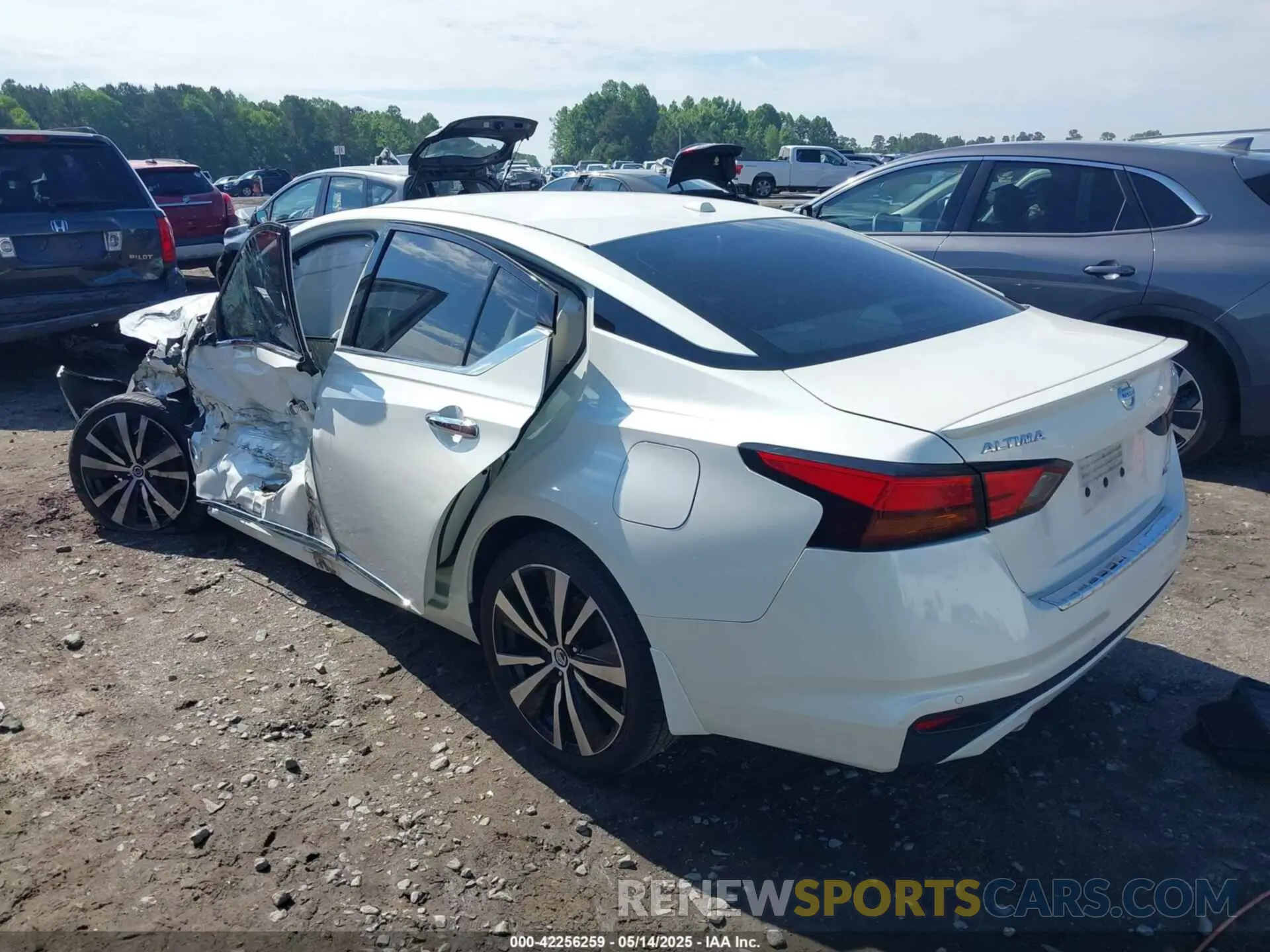 3 Фотография поврежденного автомобиля 1N4BL4FW8LC127591 NISSAN ALTIMA 2020