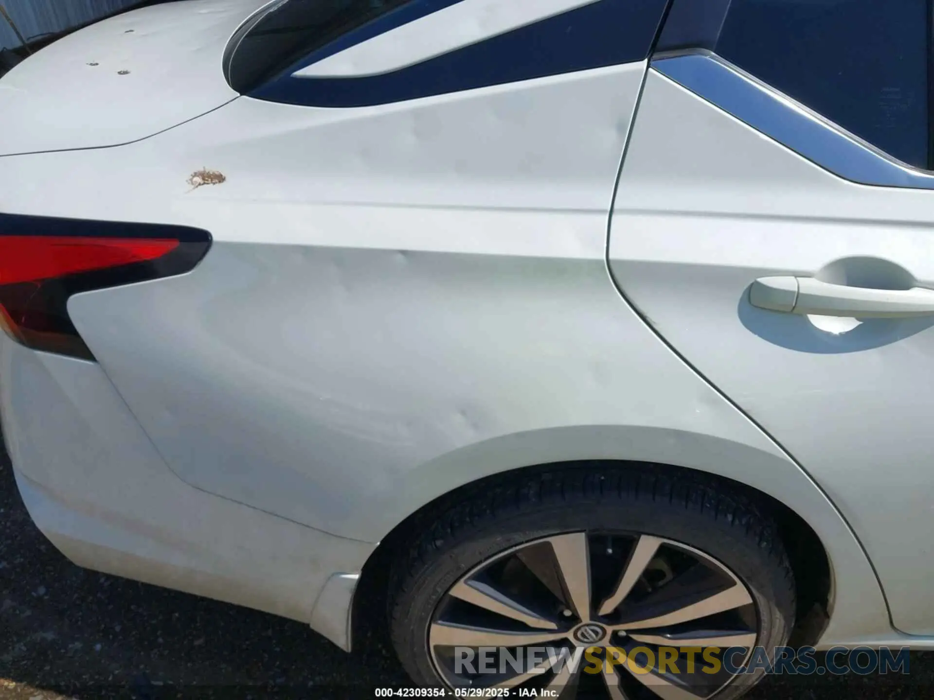 18 Photograph of a damaged car 1N4AL4CV7MN363663 NISSAN ALTIMA 2021
