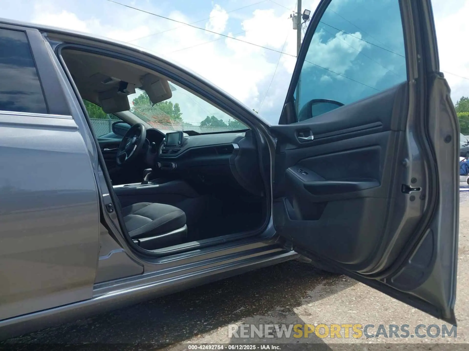 19 Photograph of a damaged car 1N4BL4BV5MN378488 NISSAN ALTIMA 2021
