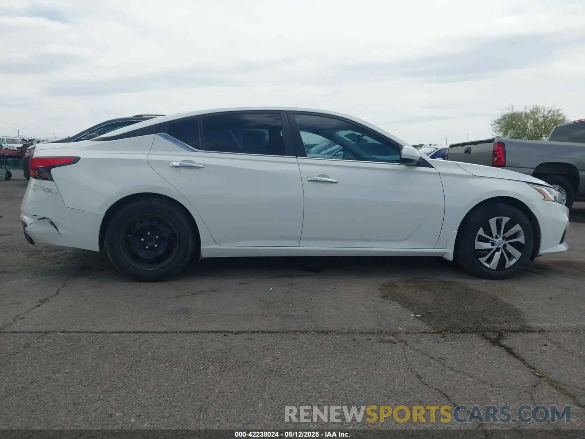 13 Photograph of a damaged car 1N4BL4BV6MN421879 NISSAN ALTIMA 2021
