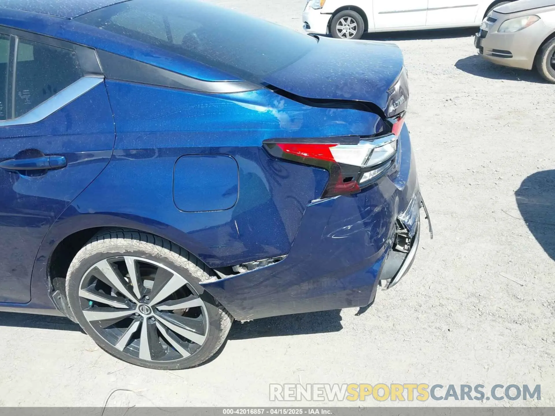 17 Photograph of a damaged car 1N4BL4CW7MN328571 NISSAN ALTIMA 2021