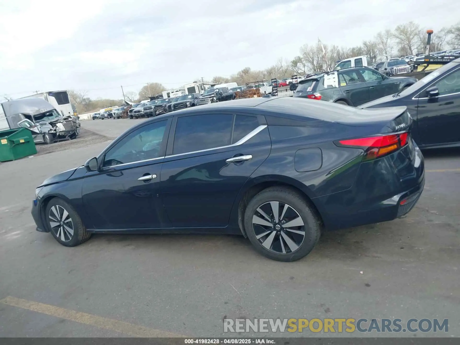 14 Photograph of a damaged car 1N4BL4DV0MN318955 NISSAN ALTIMA 2021