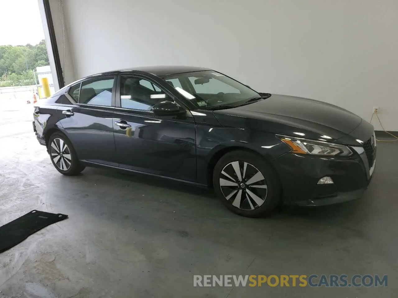 4 Photograph of a damaged car 1N4BL4DV3MN358690 NISSAN ALTIMA 2021