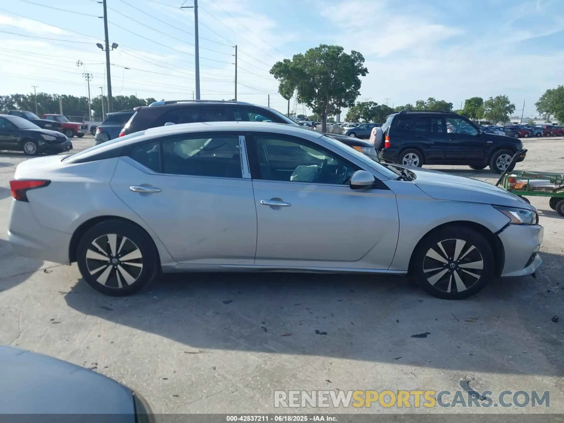 13 Photograph of a damaged car 1N4BL4DV6MN415495 NISSAN ALTIMA 2021