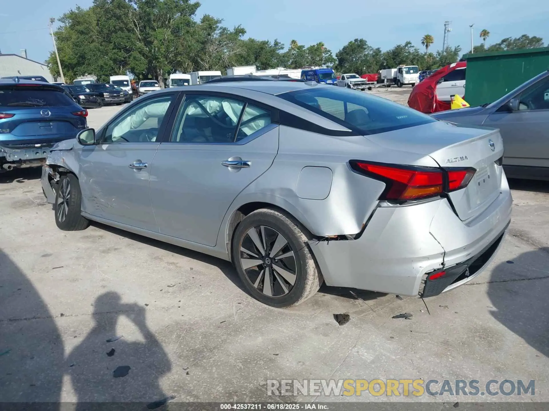 3 Photograph of a damaged car 1N4BL4DV6MN415495 NISSAN ALTIMA 2021
