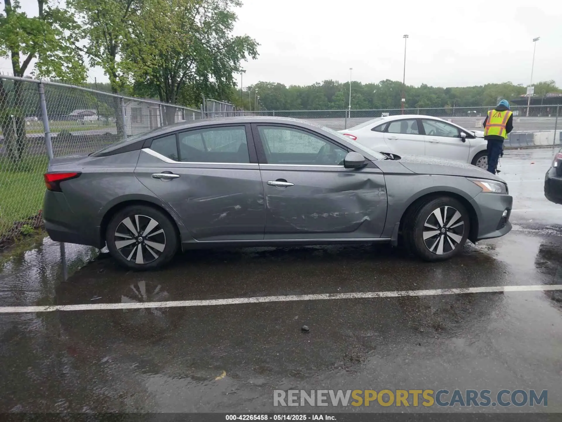 13 Photograph of a damaged car 1N4BL4DV9MN348908 NISSAN ALTIMA 2021