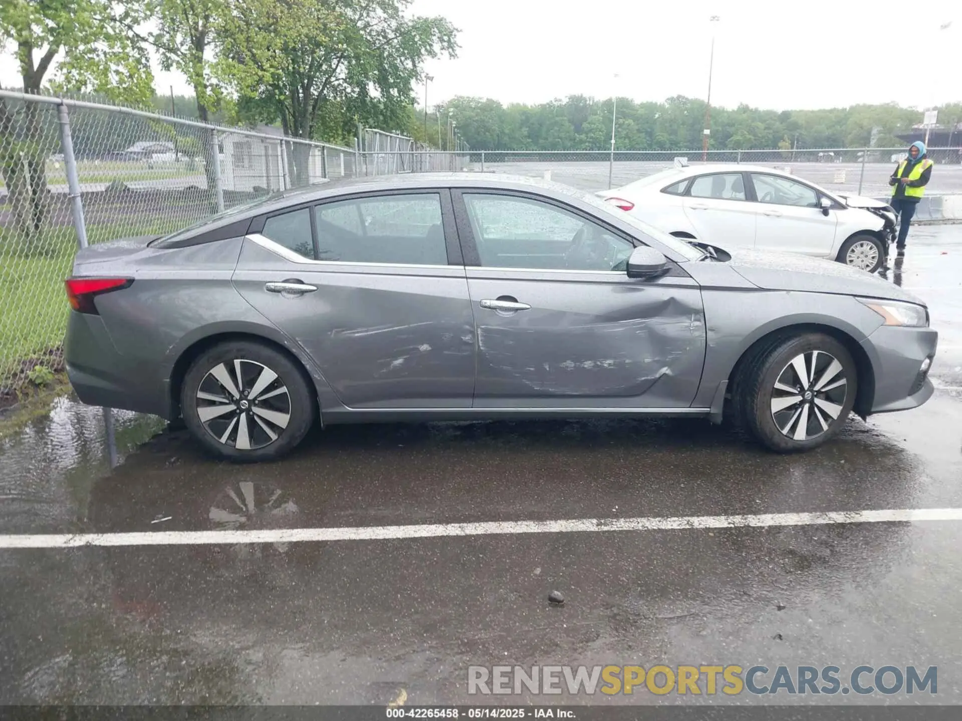 17 Photograph of a damaged car 1N4BL4DV9MN348908 NISSAN ALTIMA 2021