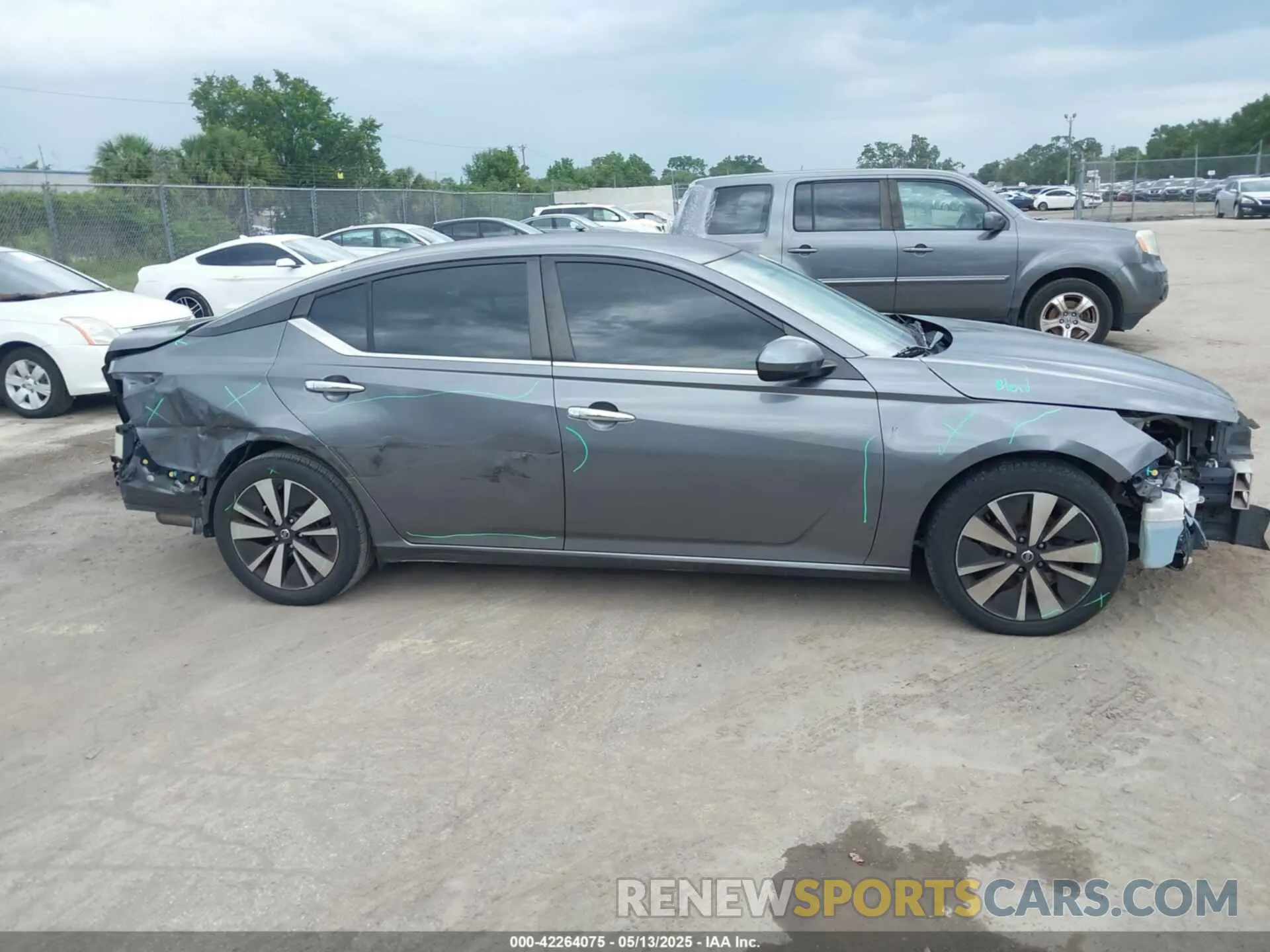 13 Photograph of a damaged car 1N4BL4DVXMN343751 NISSAN ALTIMA 2021