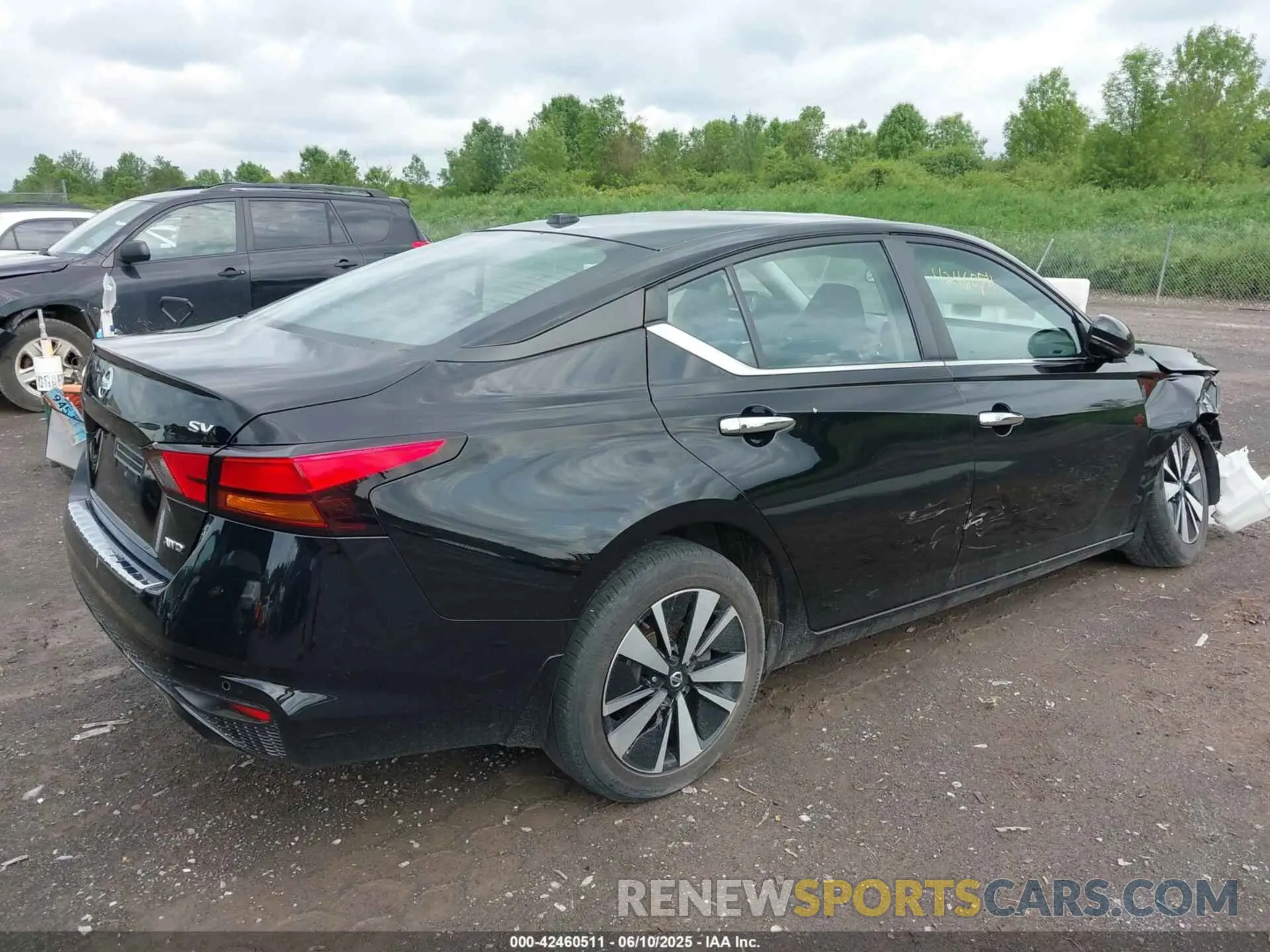 4 Photograph of a damaged car 1N4BL4DW7MN357499 NISSAN ALTIMA 2021