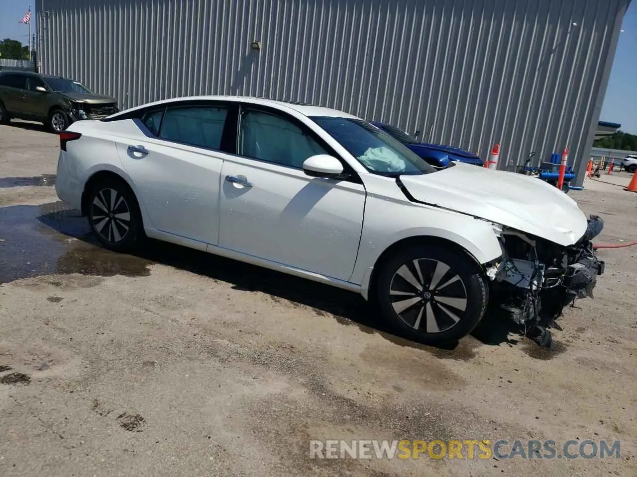 4 Photograph of a damaged car 1N4BL4EV6MN308848 NISSAN ALTIMA 2021