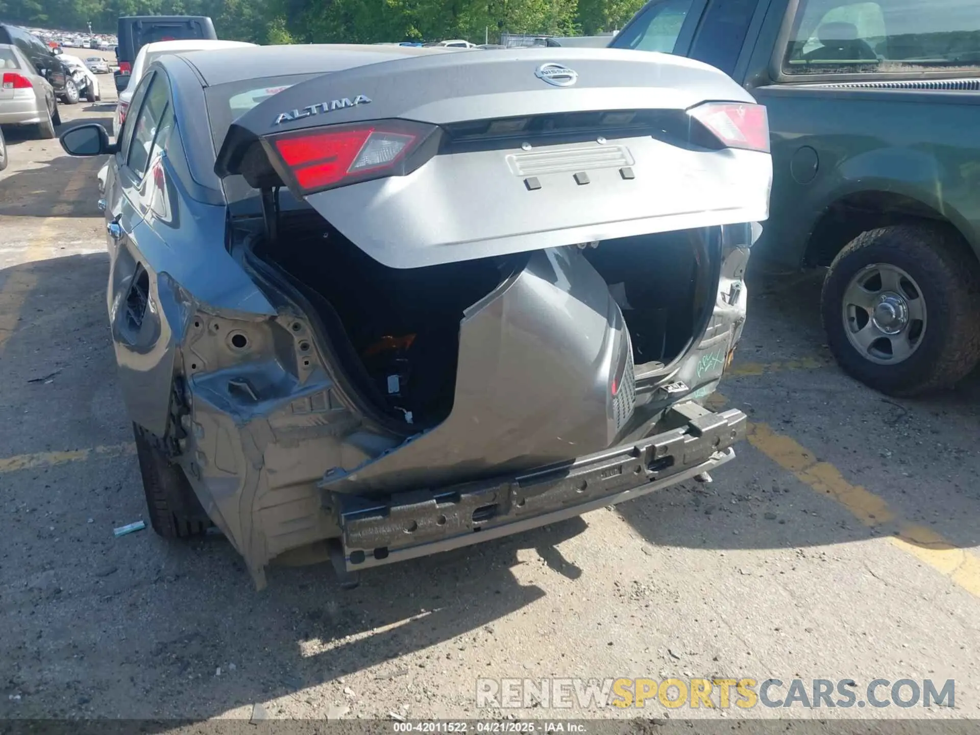 17 Photograph of a damaged car 1N4BL4BV3NN338296 NISSAN ALTIMA 2022