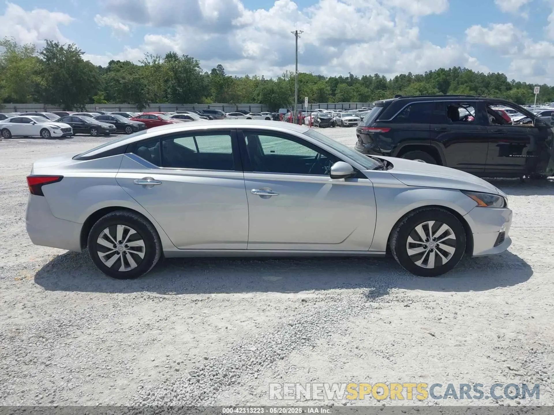 13 Photograph of a damaged car 1N4BL4BV4NN311589 NISSAN ALTIMA 2022