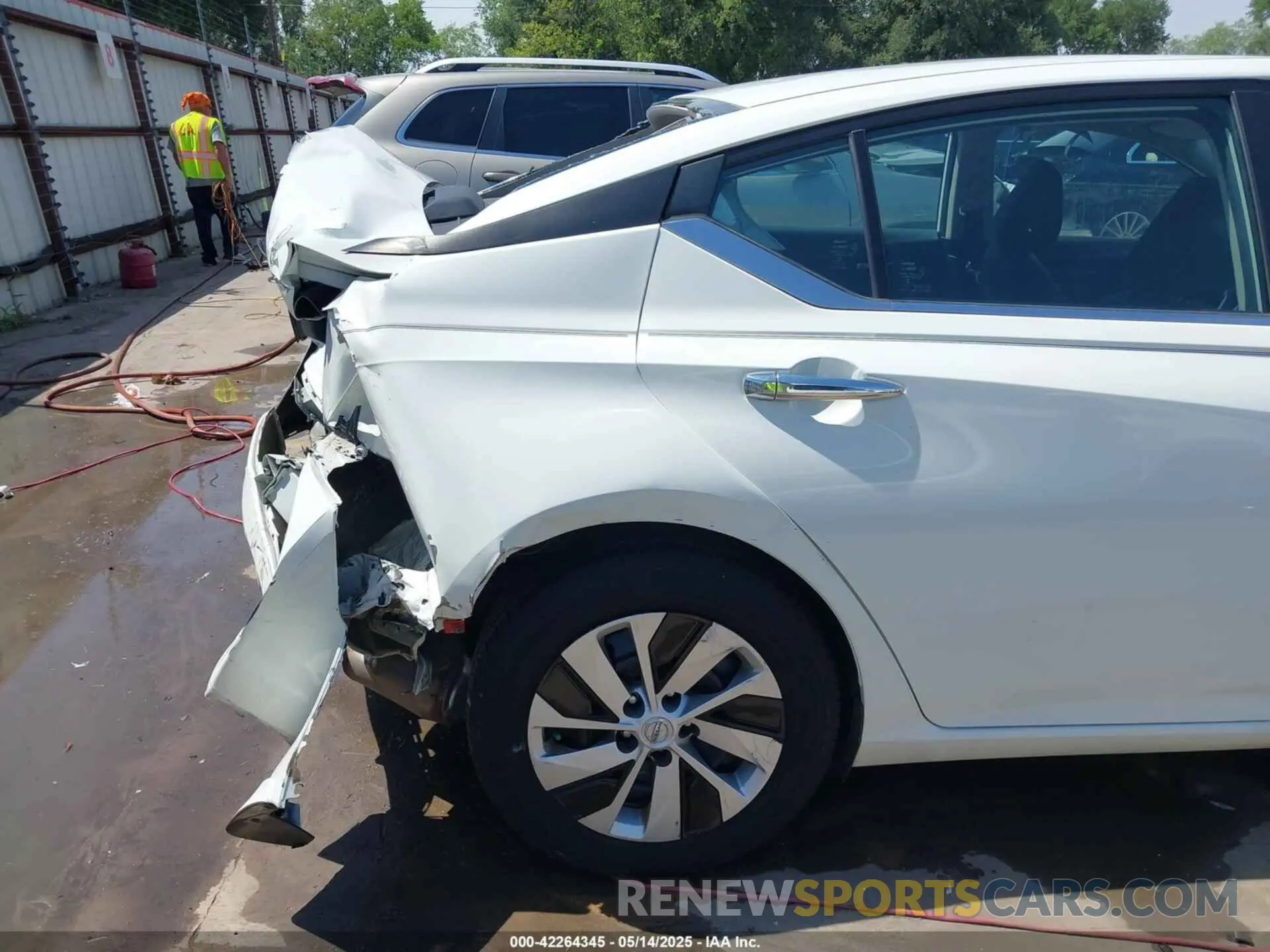 19 Photograph of a damaged car 1N4BL4BV8NN347589 NISSAN ALTIMA 2022