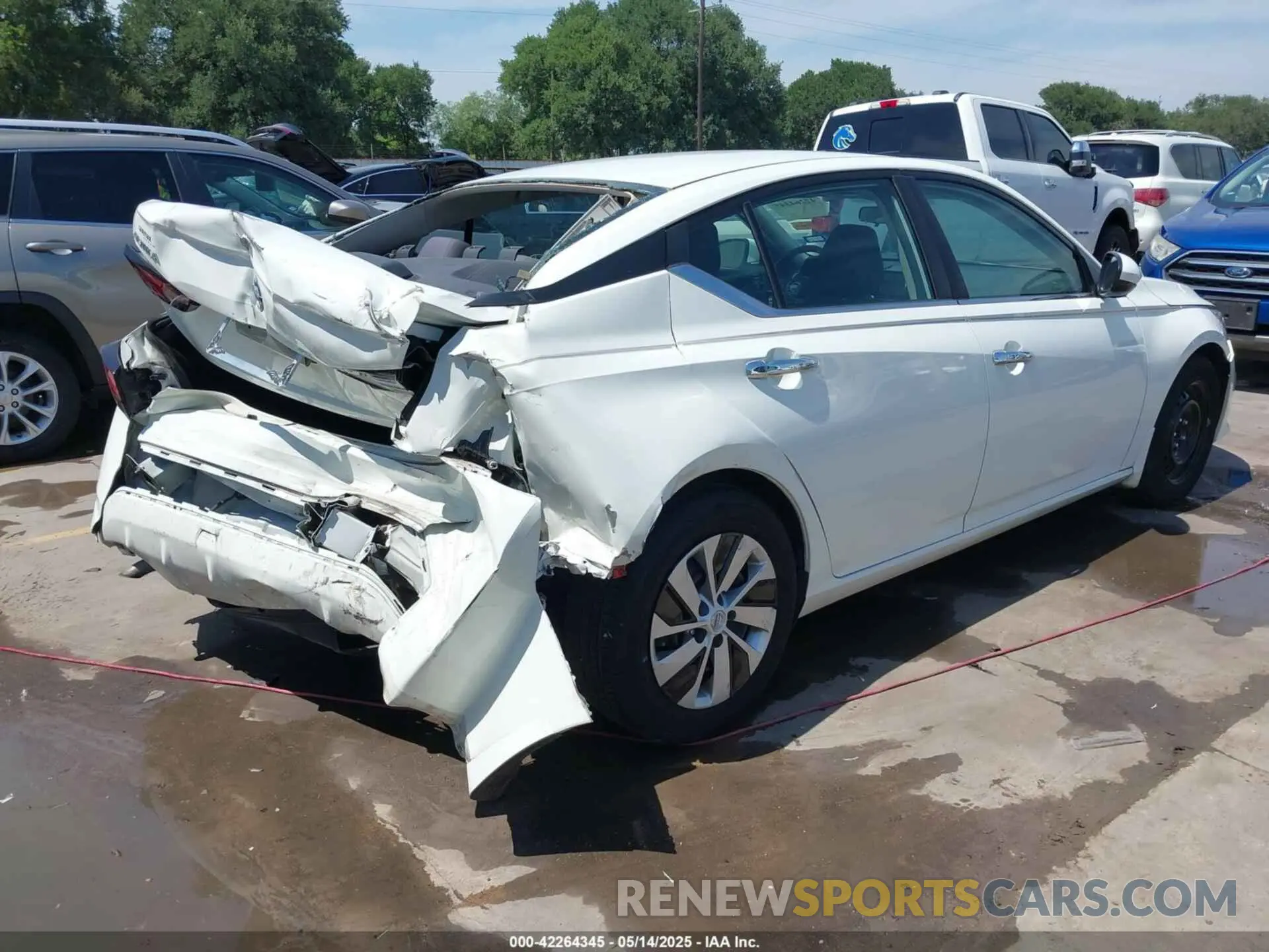 4 Photograph of a damaged car 1N4BL4BV8NN347589 NISSAN ALTIMA 2022