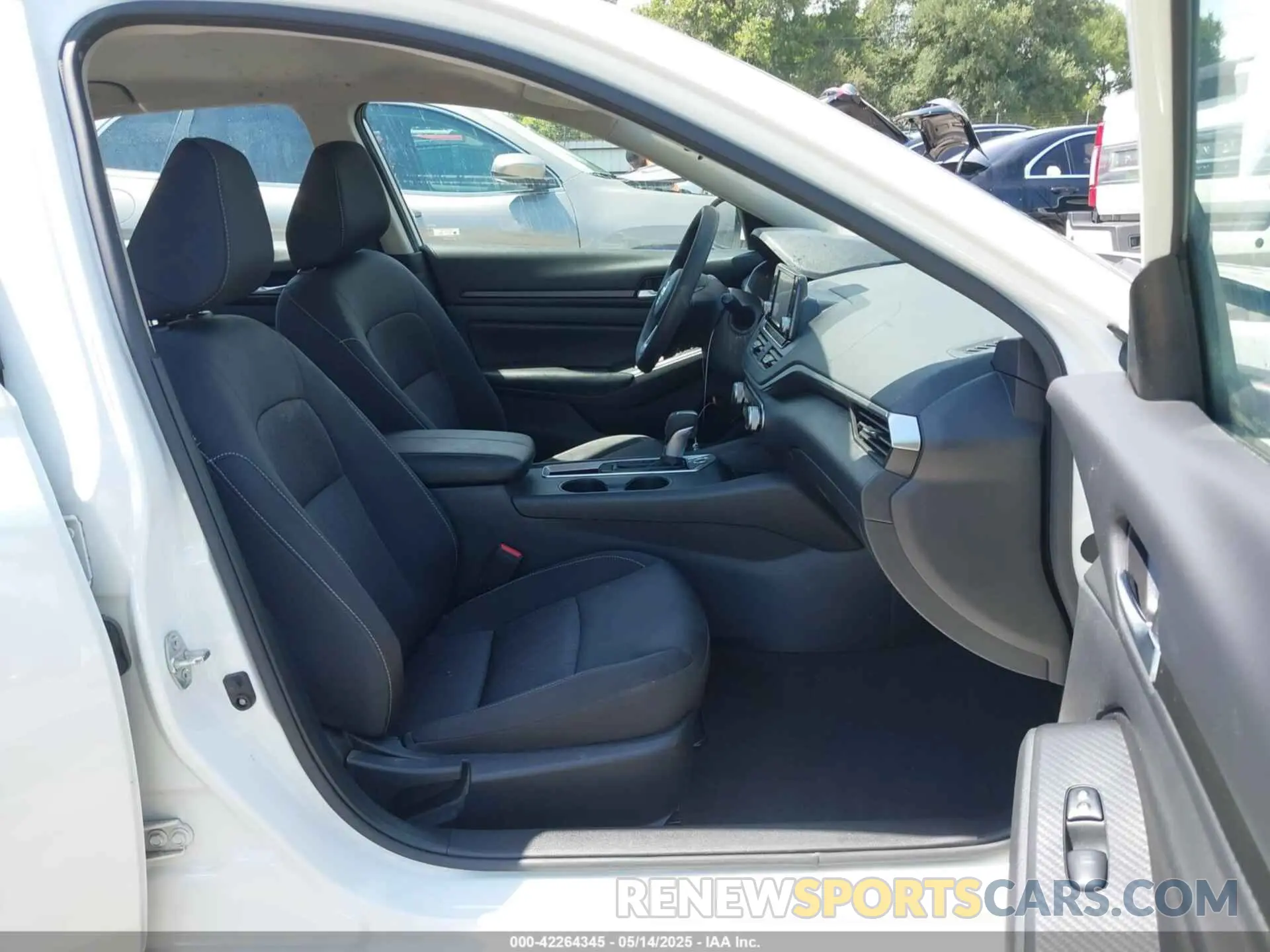 5 Photograph of a damaged car 1N4BL4BV8NN347589 NISSAN ALTIMA 2022