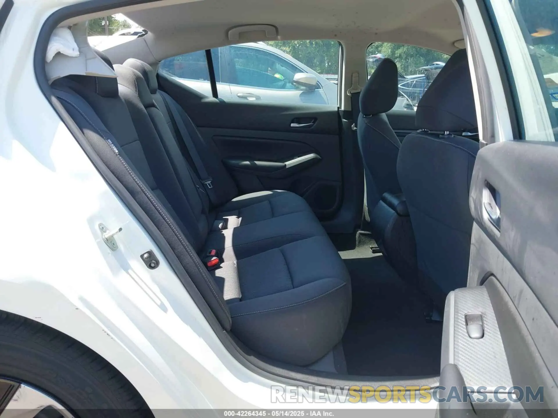 8 Photograph of a damaged car 1N4BL4BV8NN347589 NISSAN ALTIMA 2022