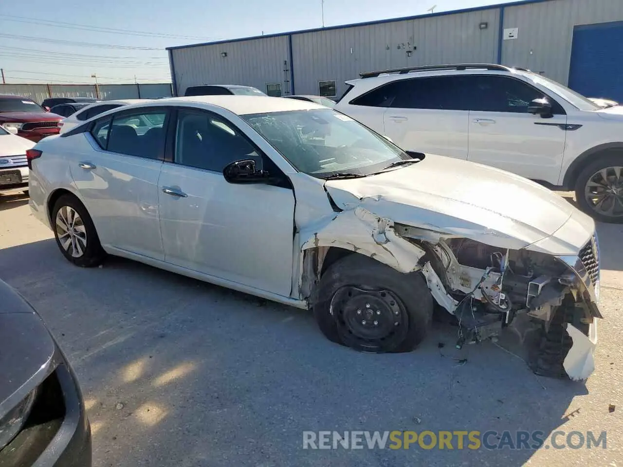 4 Photograph of a damaged car 1N4BL4BVXNN335413 NISSAN ALTIMA 2022