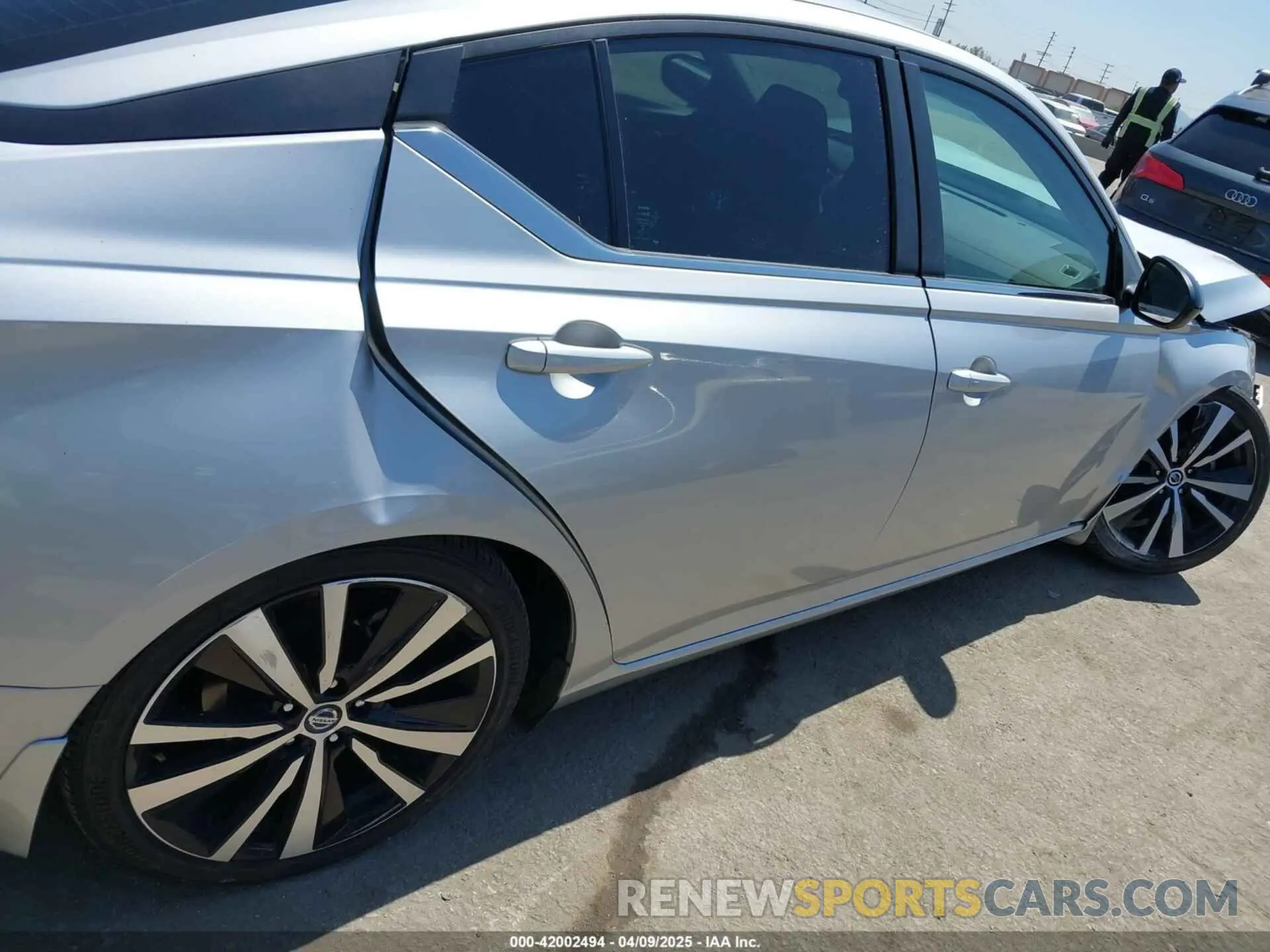 19 Photograph of a damaged car 1N4BL4CV5NN340131 NISSAN ALTIMA 2022