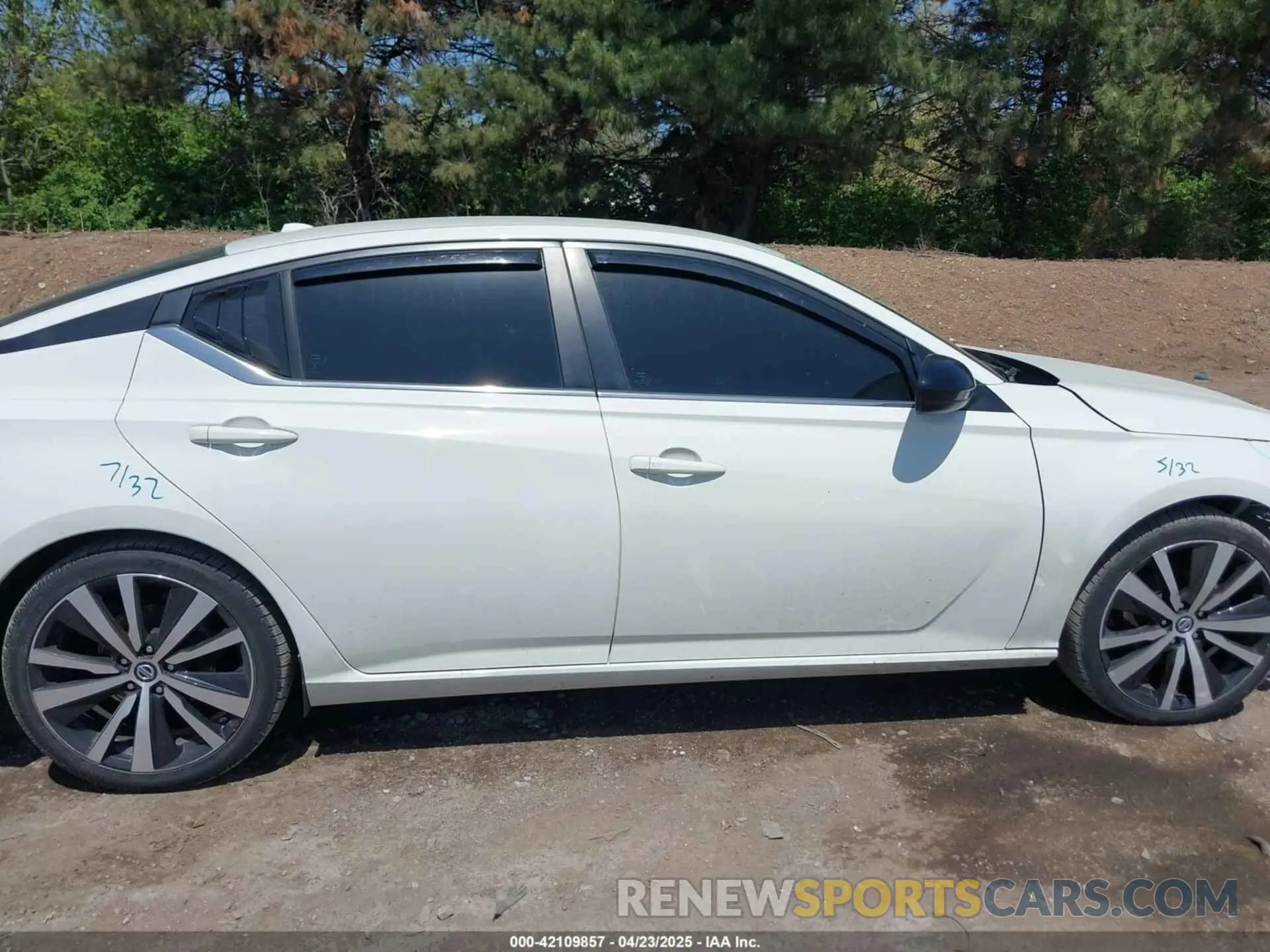 14 Photograph of a damaged car 1N4BL4CV5NN385375 NISSAN ALTIMA 2022
