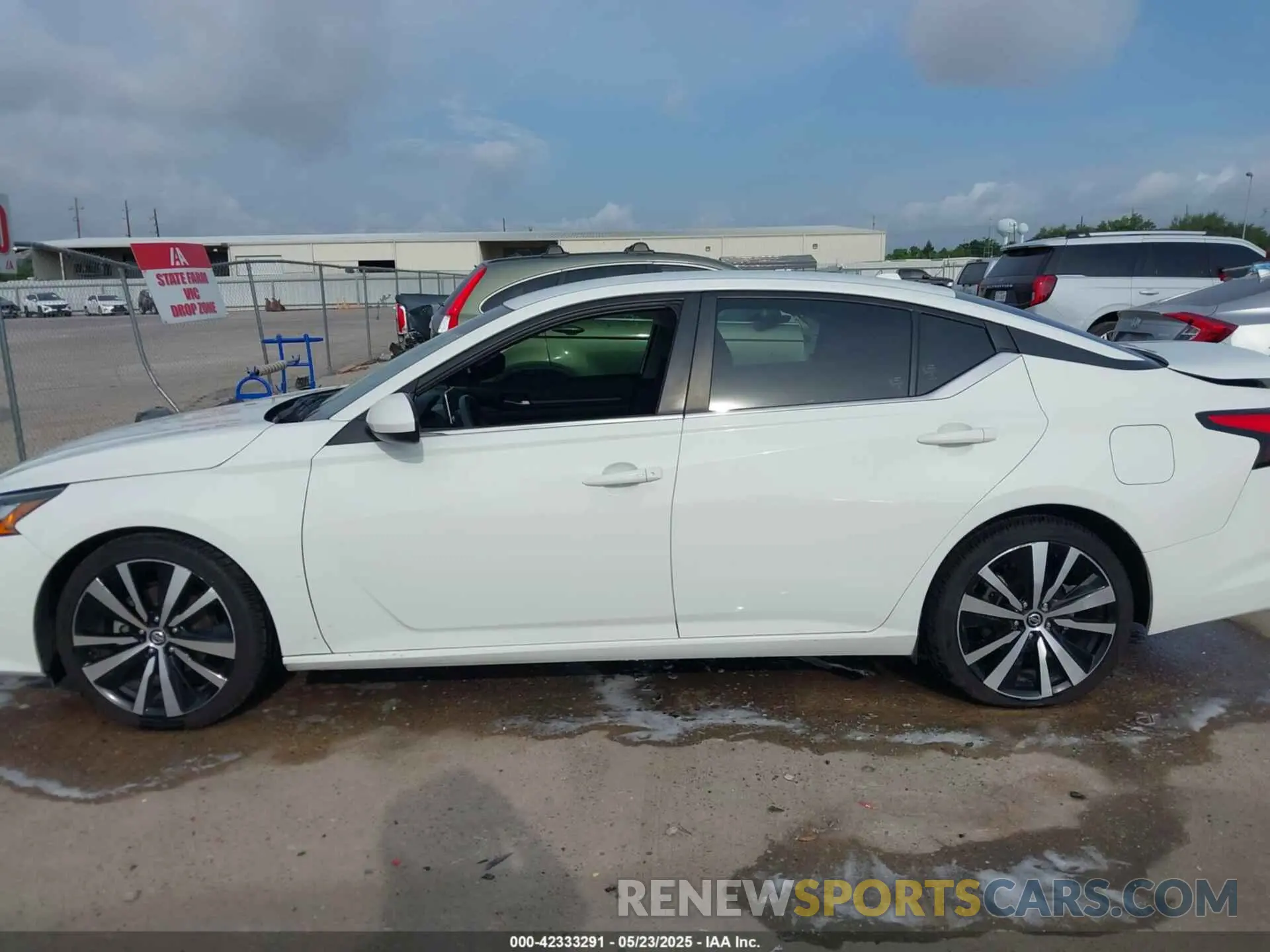 14 Photograph of a damaged car 1N4BL4CV7NN366598 NISSAN ALTIMA 2022