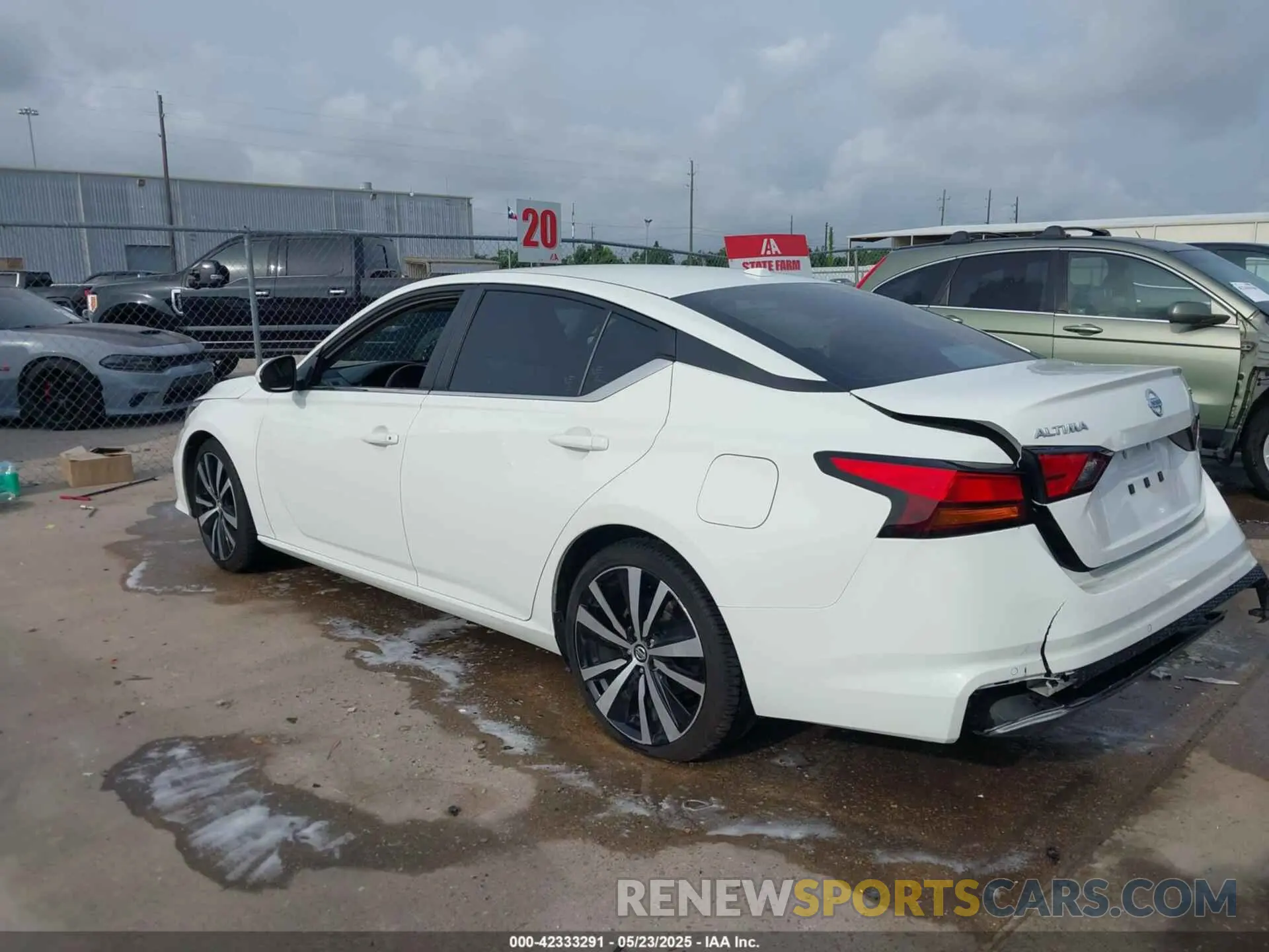 3 Photograph of a damaged car 1N4BL4CV7NN366598 NISSAN ALTIMA 2022