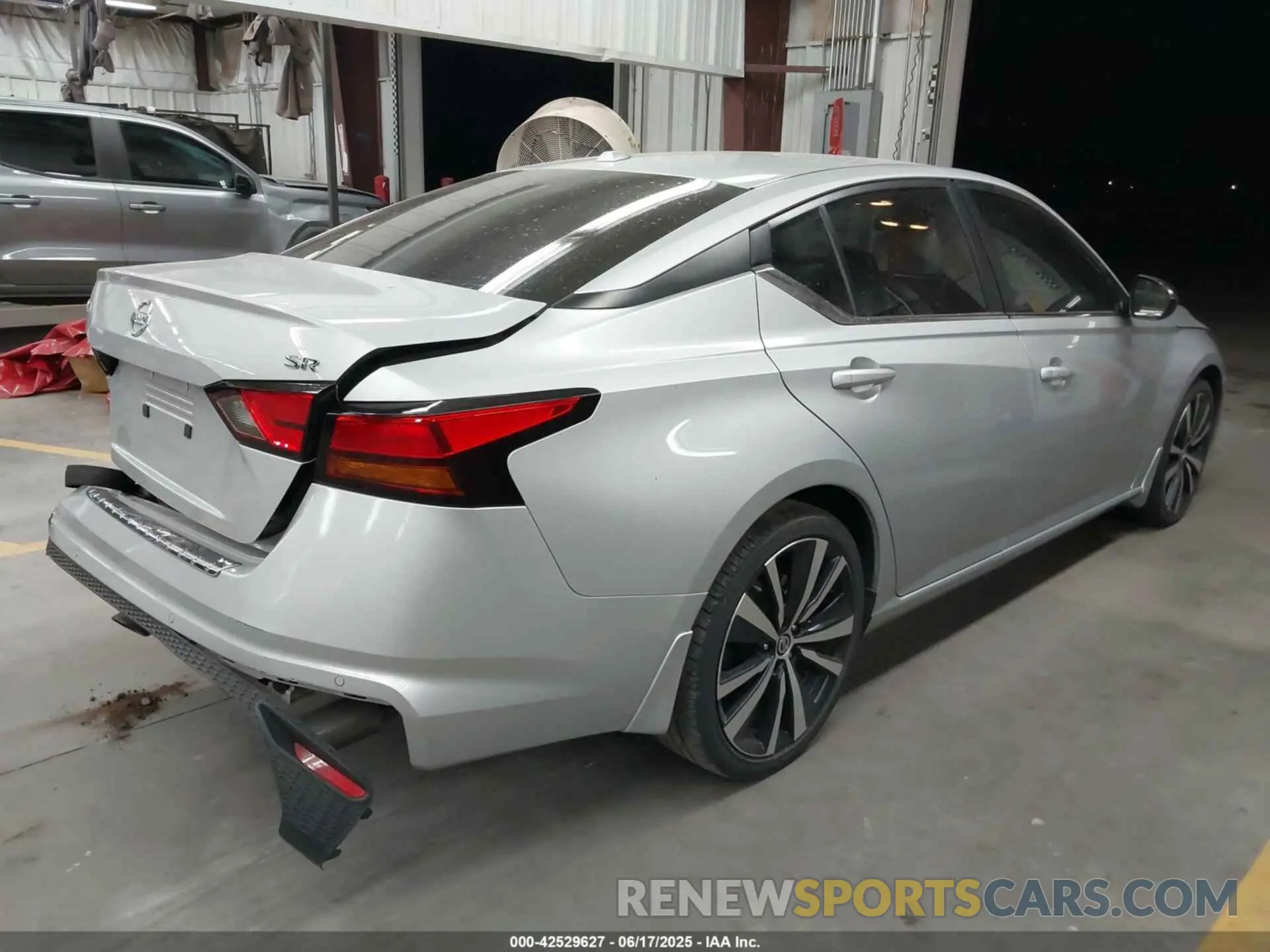 4 Photograph of a damaged car 1N4BL4CV7NN418618 NISSAN ALTIMA 2022