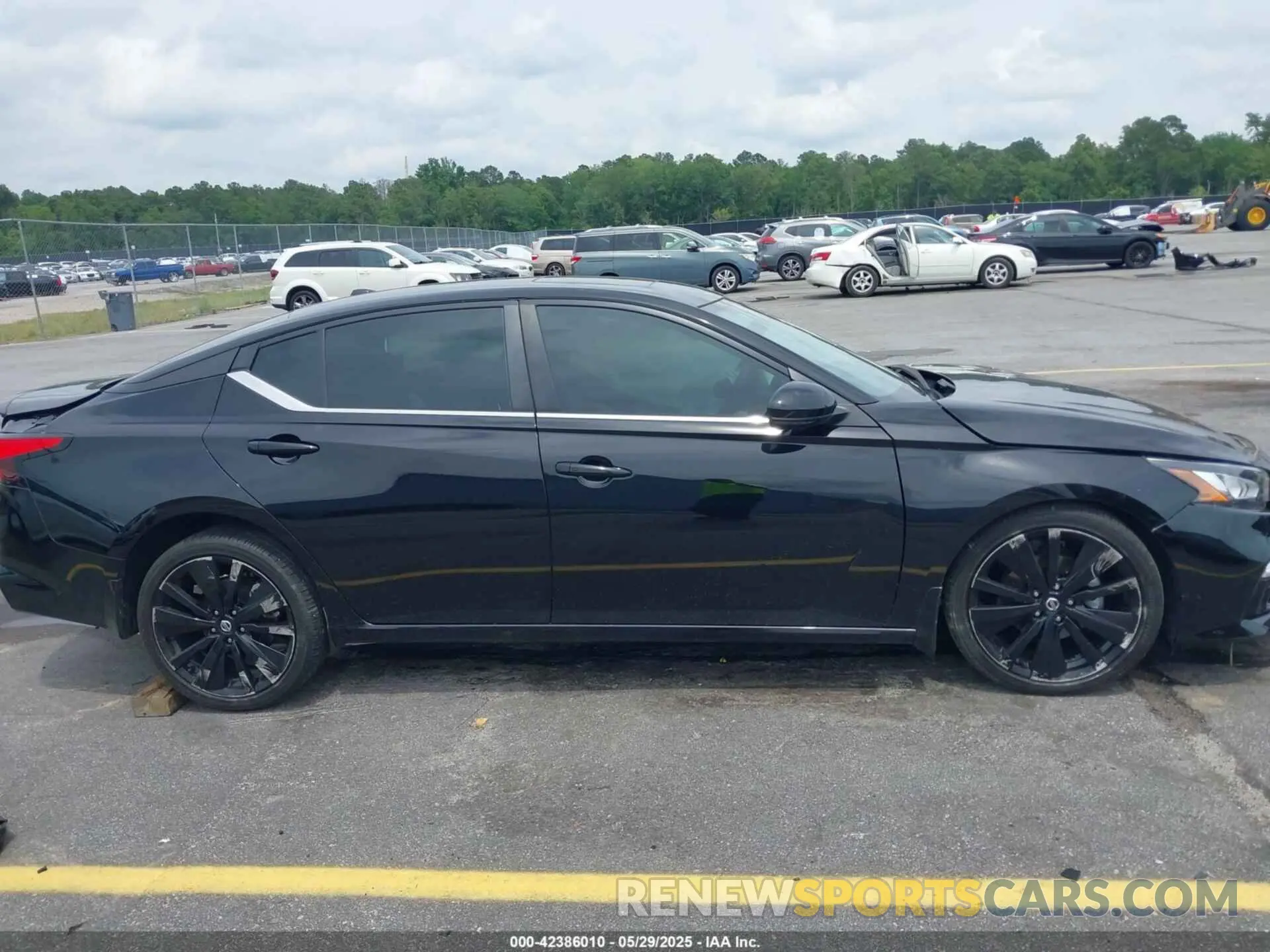 13 Photograph of a damaged car 1N4BL4CV9NN322165 NISSAN ALTIMA 2022