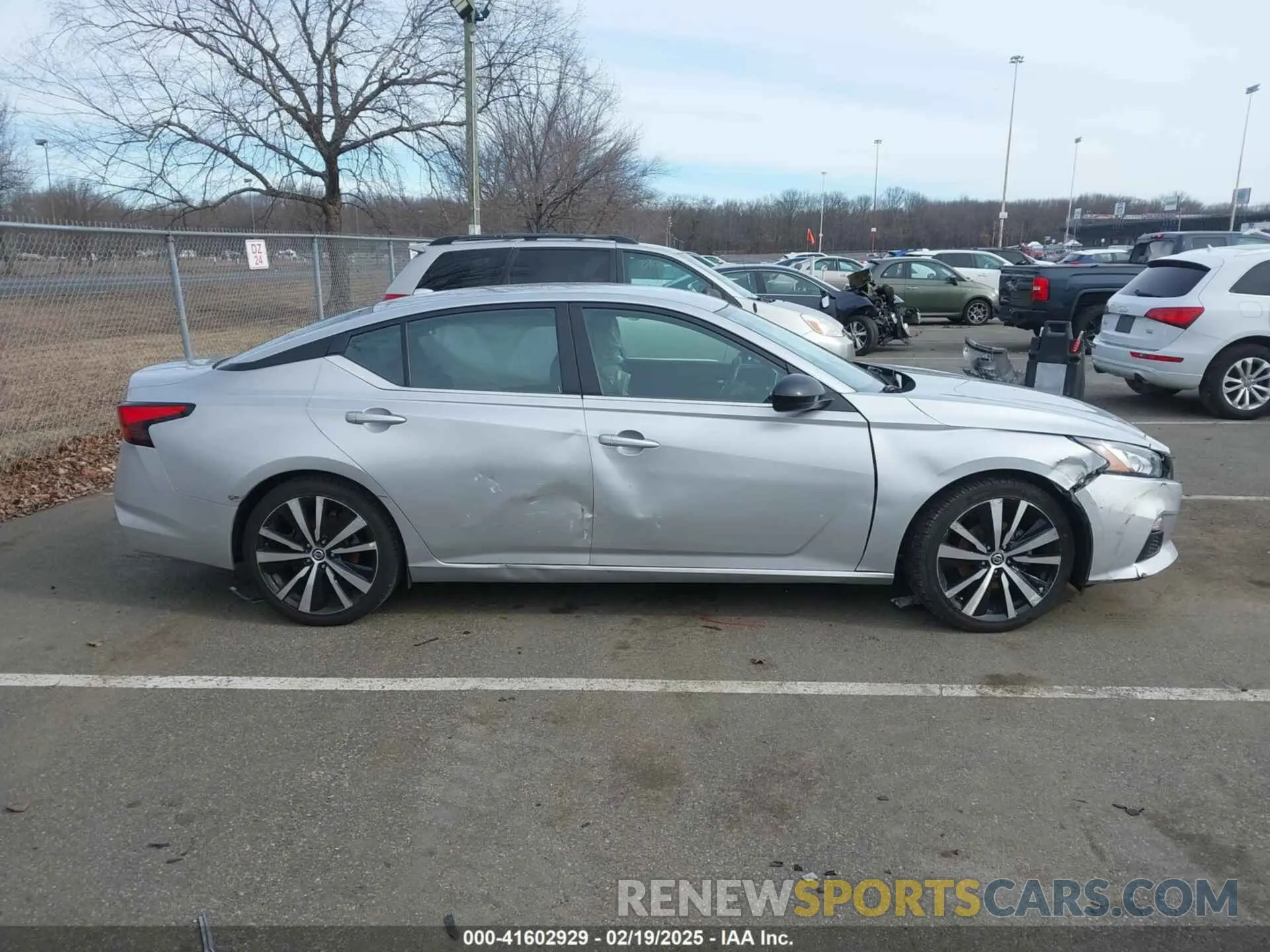 13 Photograph of a damaged car 1N4BL4CV9NN327401 NISSAN ALTIMA 2022