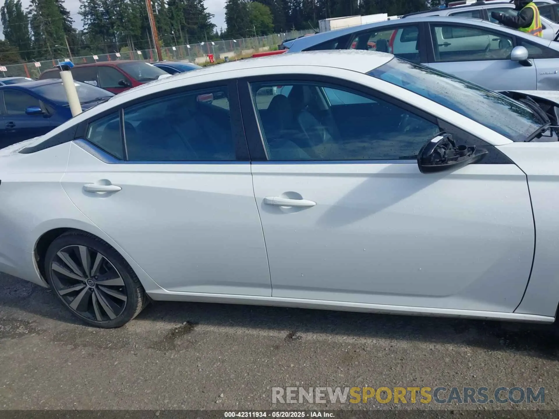 13 Photograph of a damaged car 1N4BL4CVXNN314267 NISSAN ALTIMA 2022